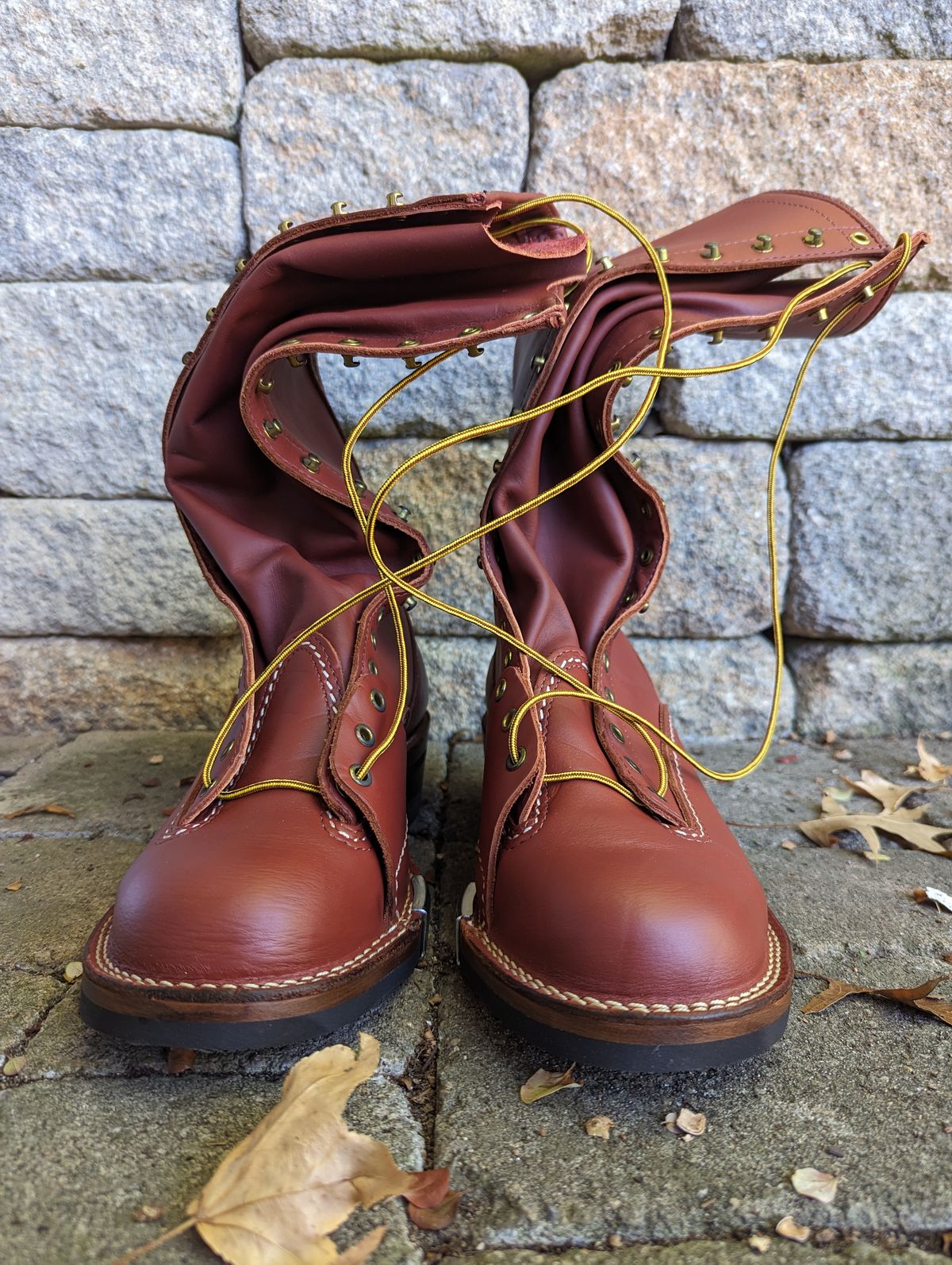 Photo by clefke on October 6, 2023 of the Wesco Highliner in Seidel Redwood Oil Tan.