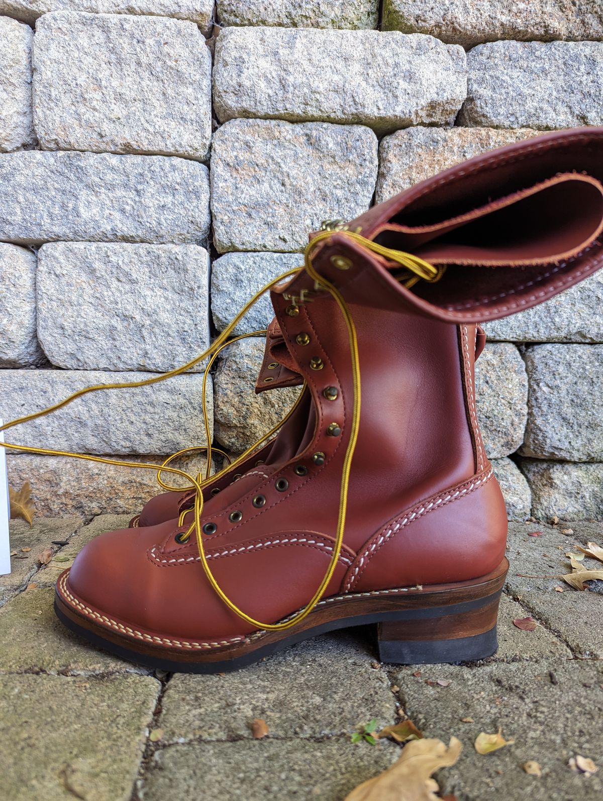 Photo by clefke on October 6, 2023 of the Wesco Highliner in Seidel Redwood Oil Tan.