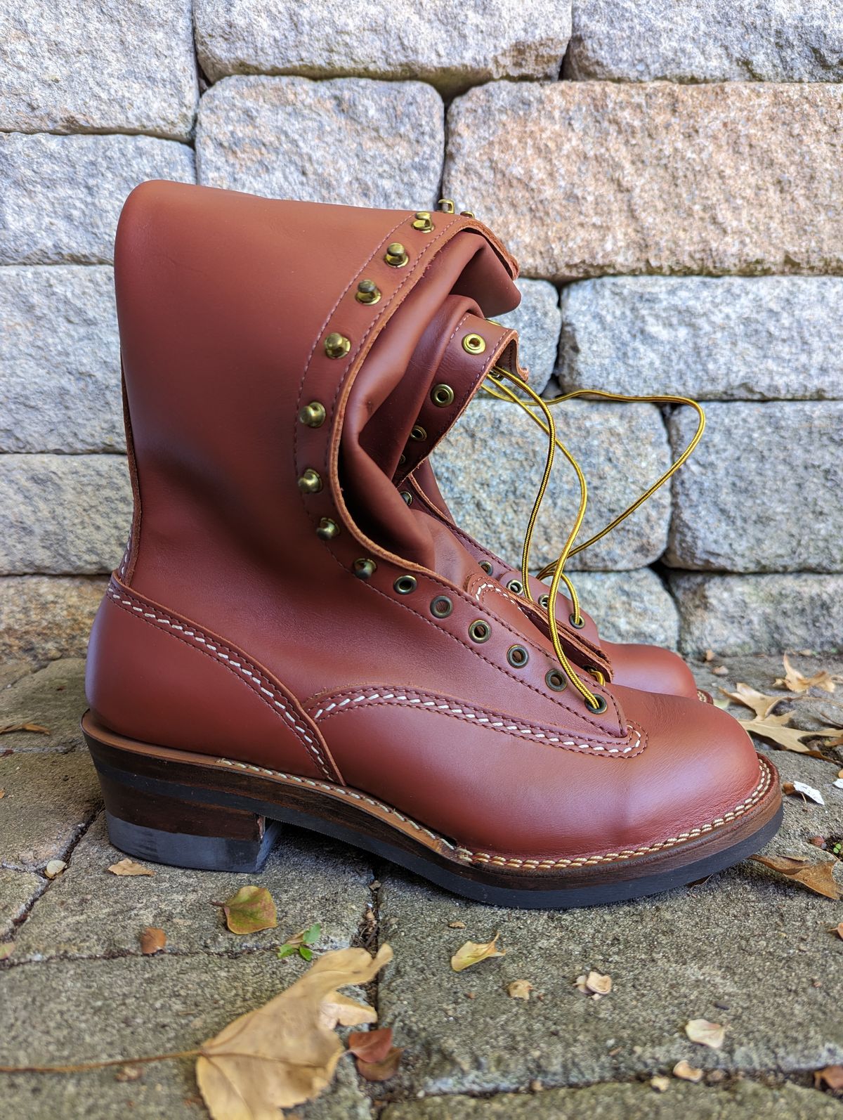 Photo by clefke on October 6, 2023 of the Wesco Highliner in Seidel Redwood Oil Tan.