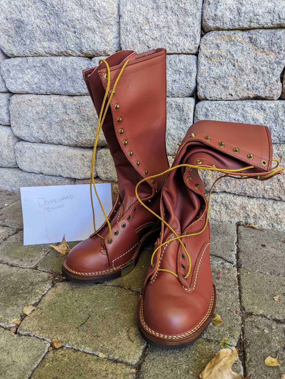 Photo by clefke on October 6, 2023 of the Wesco Highliner in Seidel Redwood Oil Tan.