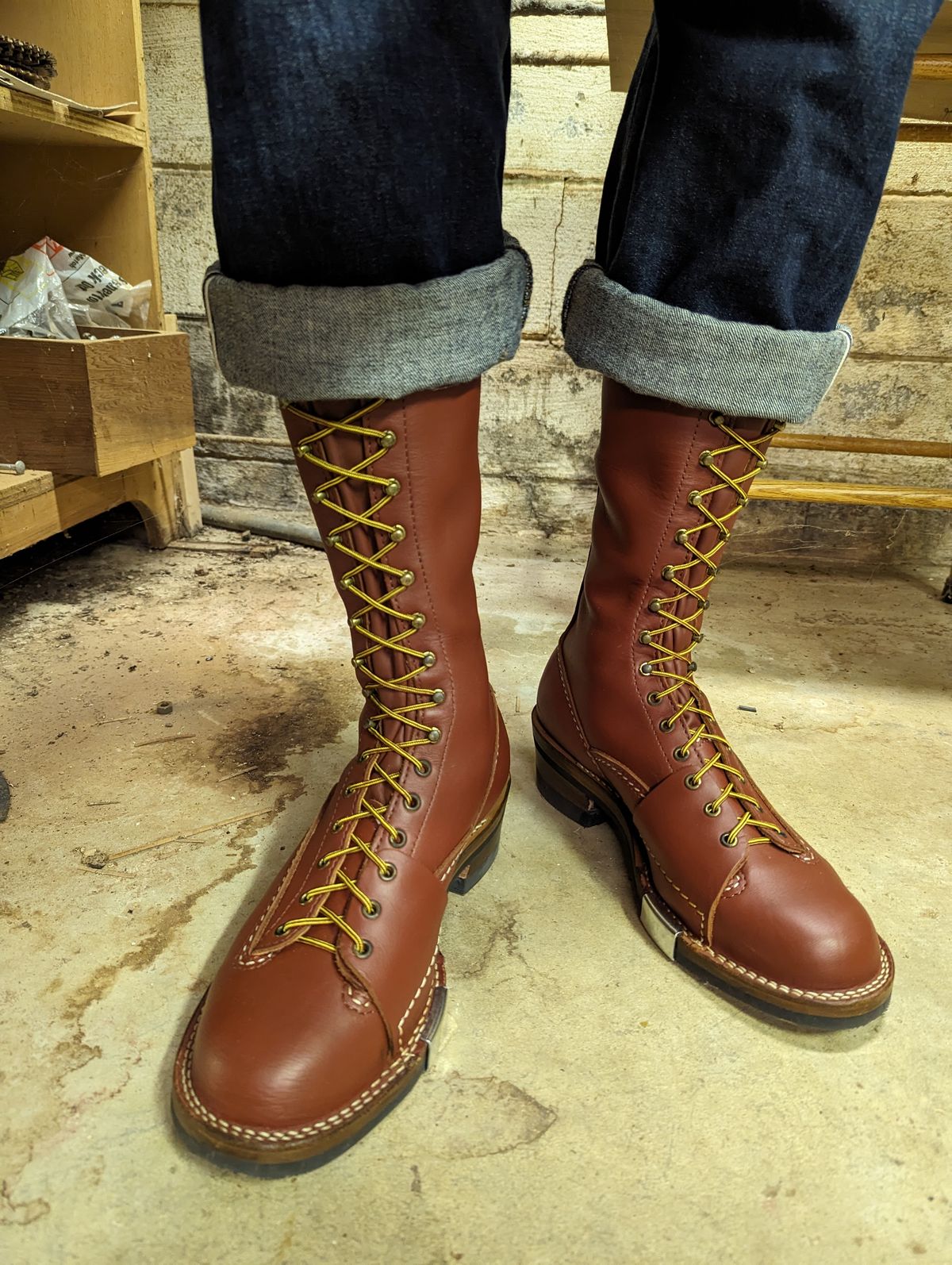 Photo by clefke on October 7, 2023 of the Wesco Highliner in Seidel Redwood Oil Tan.