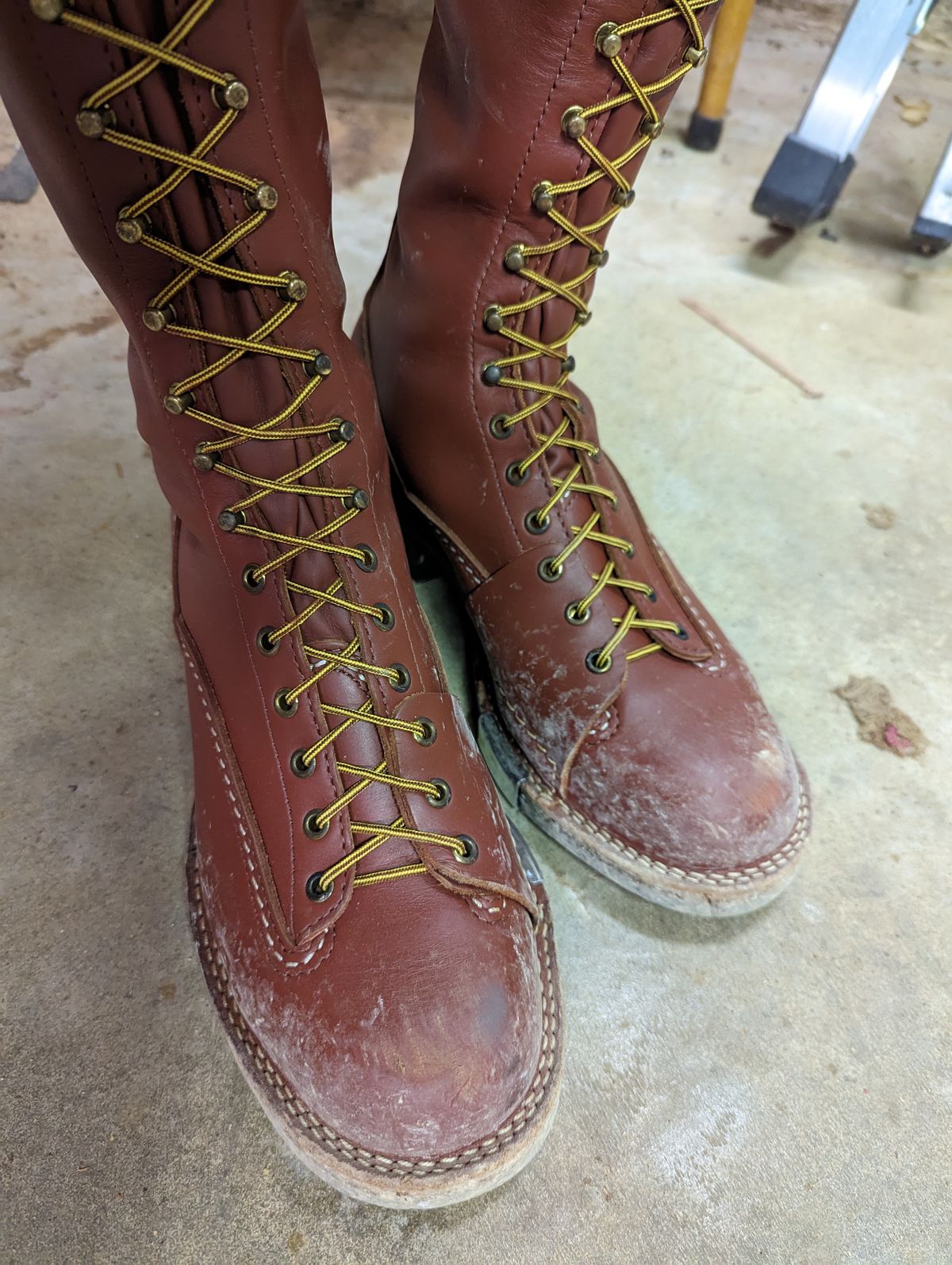 Photo by clefke on October 7, 2023 of the Wesco Highliner in Seidel Redwood Oil Tan.