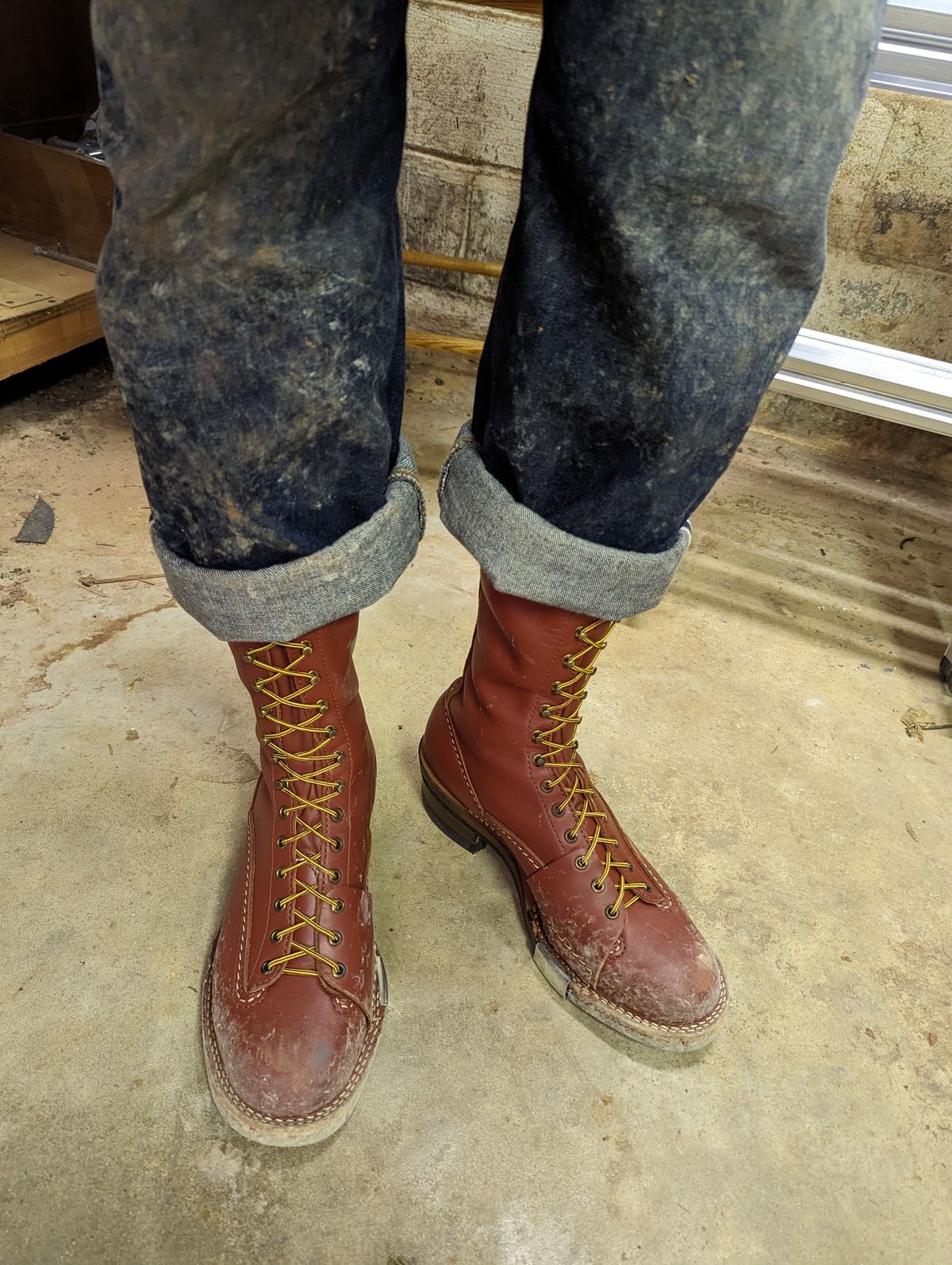 Photo by clefke on October 7, 2023 of the Wesco Highliner in Seidel Redwood Oil Tan.