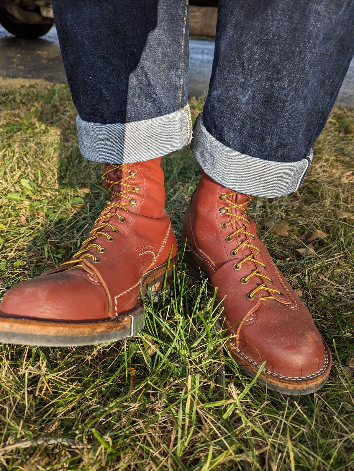 Photo by clefke on October 11, 2023 of the Wesco Highliner in Seidel Redwood Oil Tan.