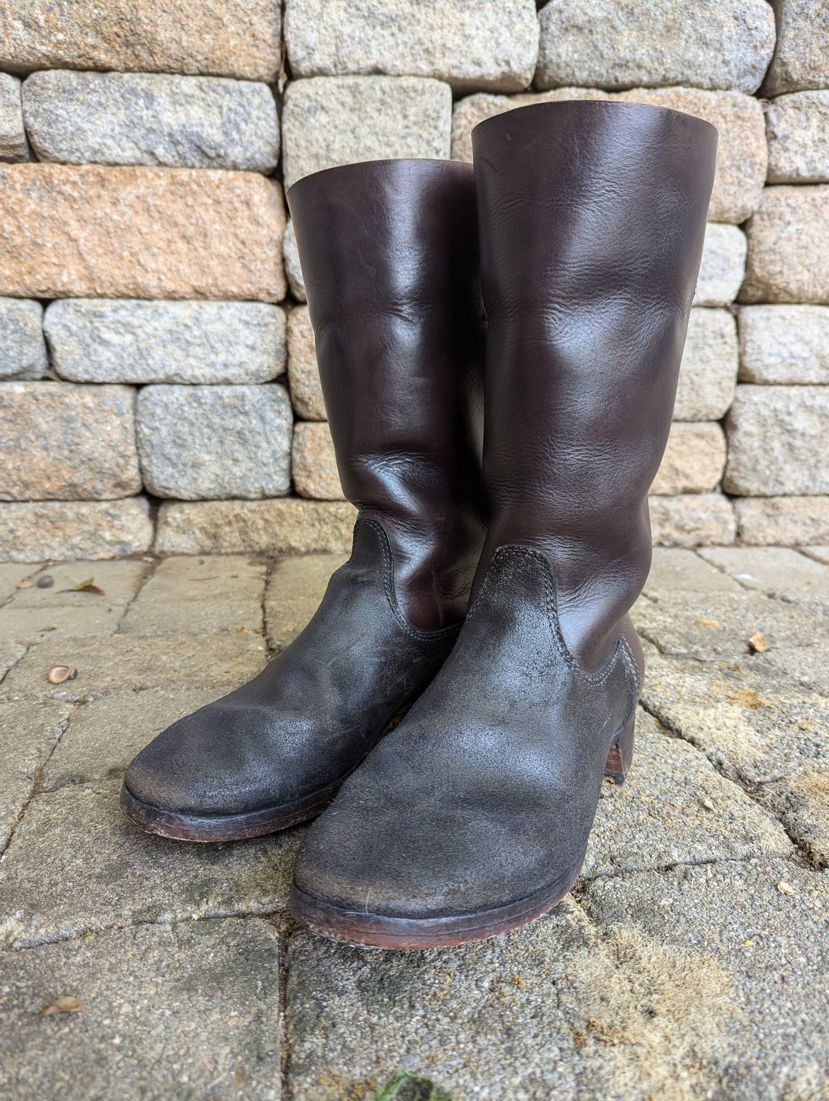 Photo by clefke on October 12, 2024 of the At The Front Jackboots in Natural Chrome Re-Tan & Natural Chrome Re-Tan Rough Out.