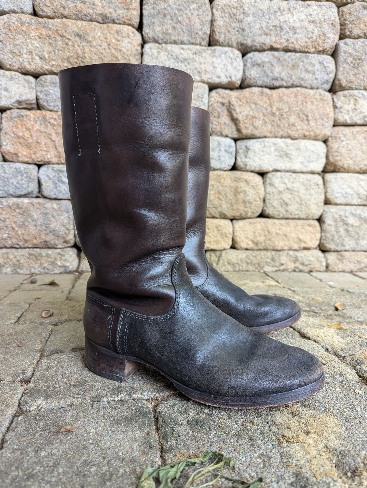 Photo by clefke on October 12, 2024 of the At The Front Jackboots in Natural Chrome Re-Tan & Natural Chrome Re-Tan Rough Out.