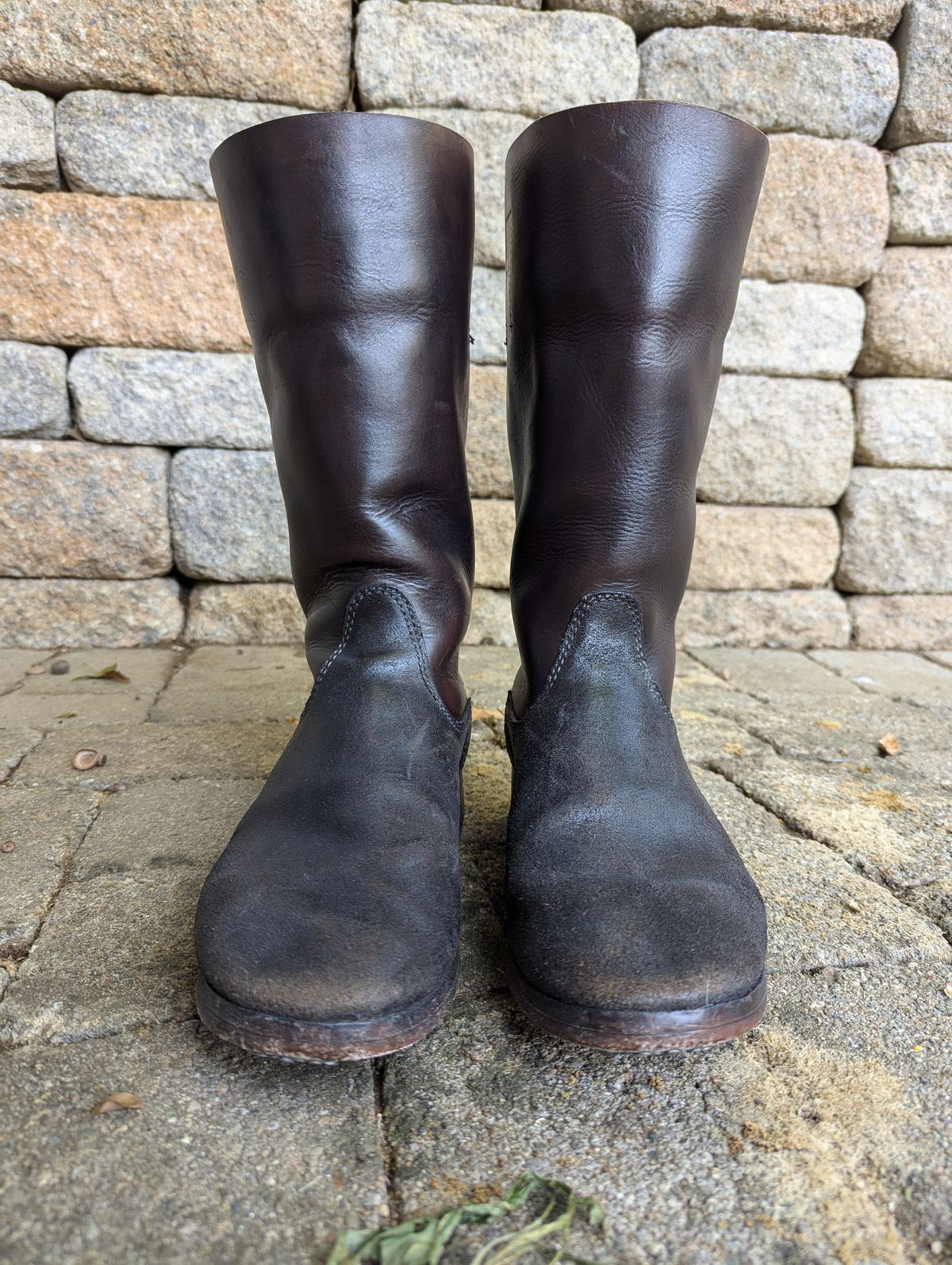 Photo by clefke on October 12, 2024 of the At The Front Jackboots in Natural Chrome Re-Tan & Natural Chrome Re-Tan Rough Out.