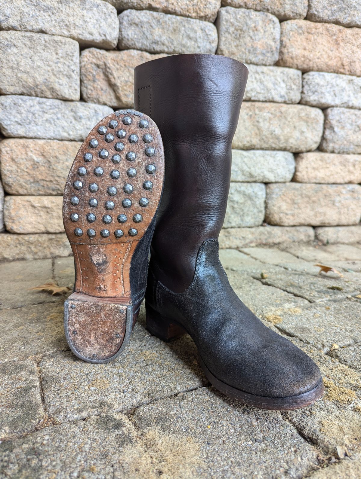 Photo by clefke on October 12, 2024 of the At The Front Jackboots in Natural Chrome Re-Tan & Natural Chrome Re-Tan Rough Out.