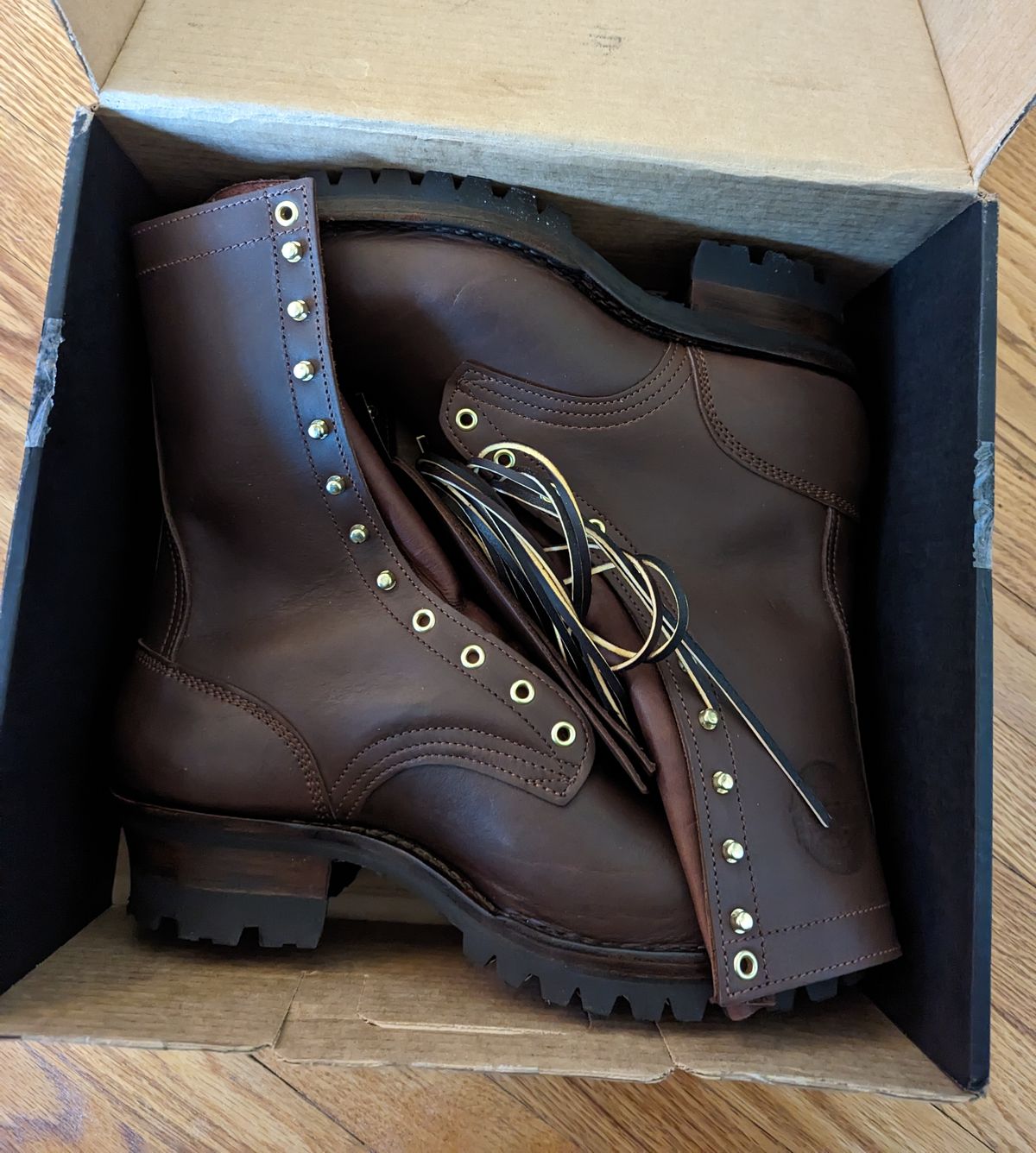 Photo by clefke on April 29, 2023 of the Frank's Boots The Patriot in Seidel Walnut Oil Tan.