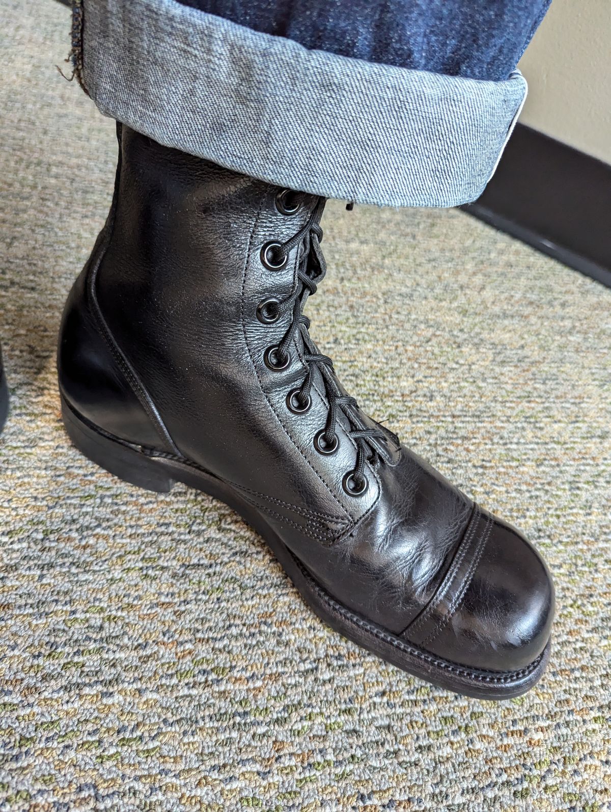 Photo by clefke on September 5, 2024 of the Endicott Johnson US Army Combat Boots (1961) in Black Leather.