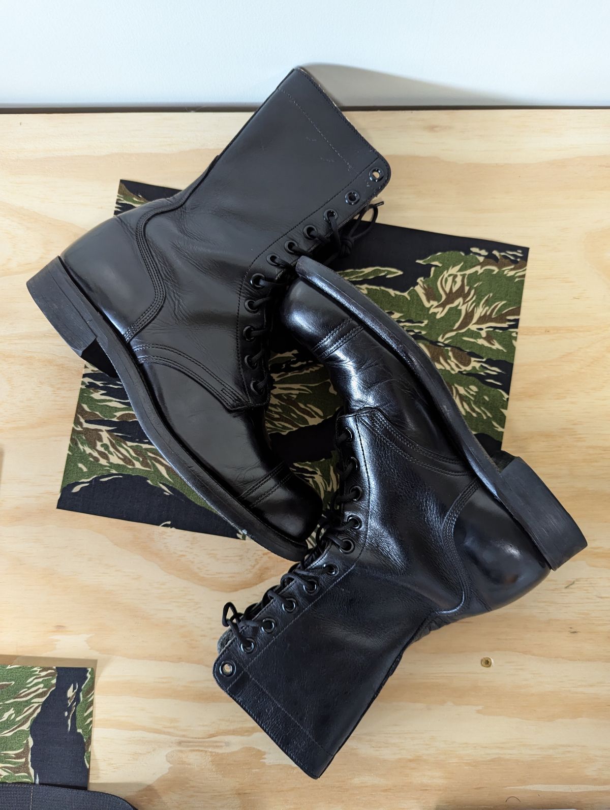 Photo by clefke on August 24, 2024 of the Endicott Johnson US Army Combat Boots (1961) in Black Leather.