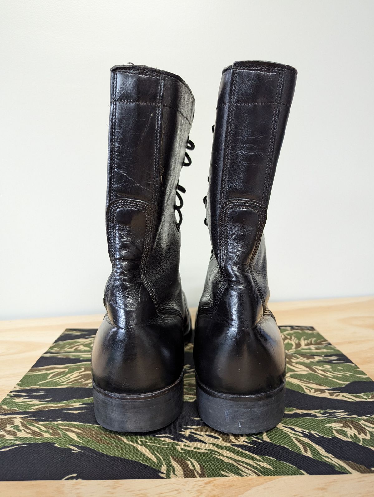 Photo by clefke on August 24, 2024 of the Endicott Johnson US Army Combat Boots (1961) in Black Leather.