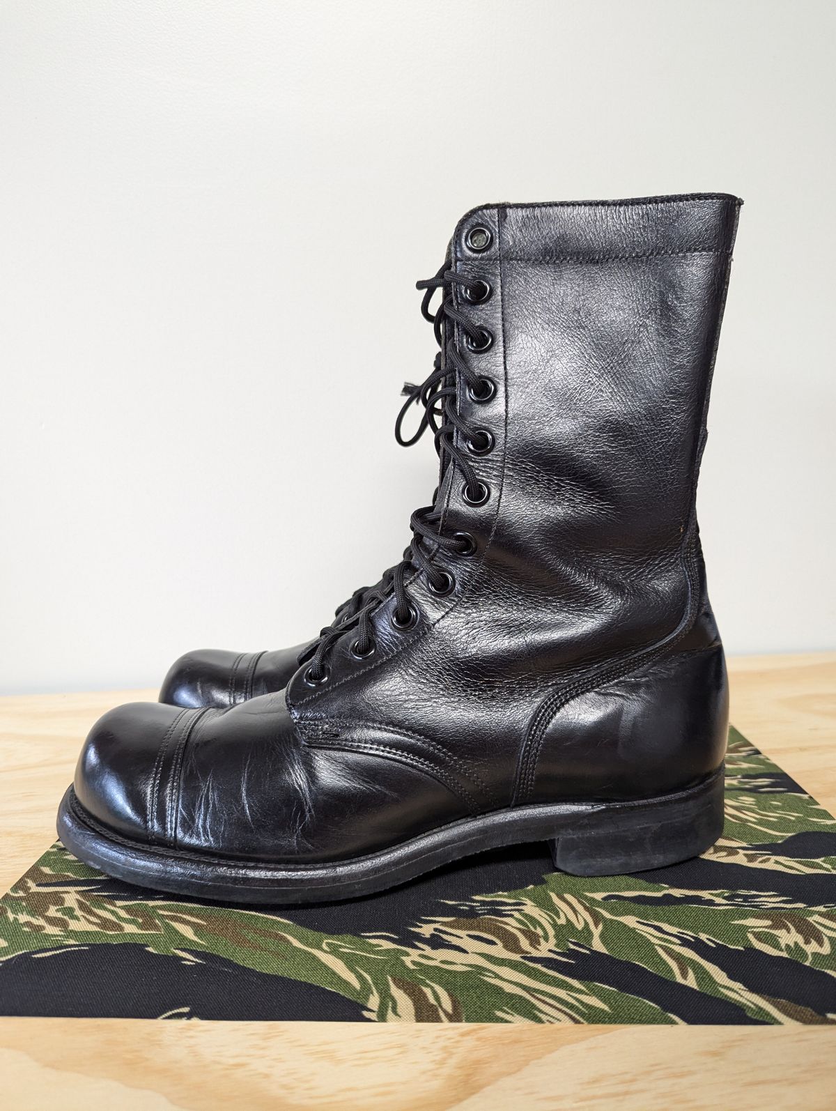 Photo by clefke on August 24, 2024 of the Endicott Johnson US Army Combat Boots (1961) in Black Leather.