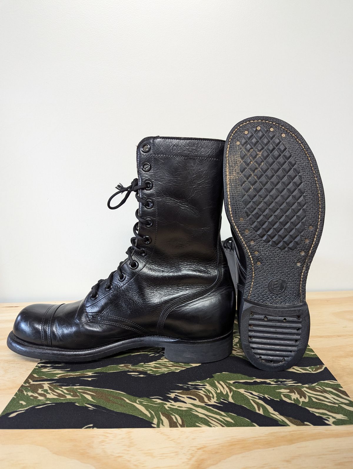 Photo by clefke on August 24, 2024 of the Endicott Johnson US Army Combat Boots (1961) in Black Leather.