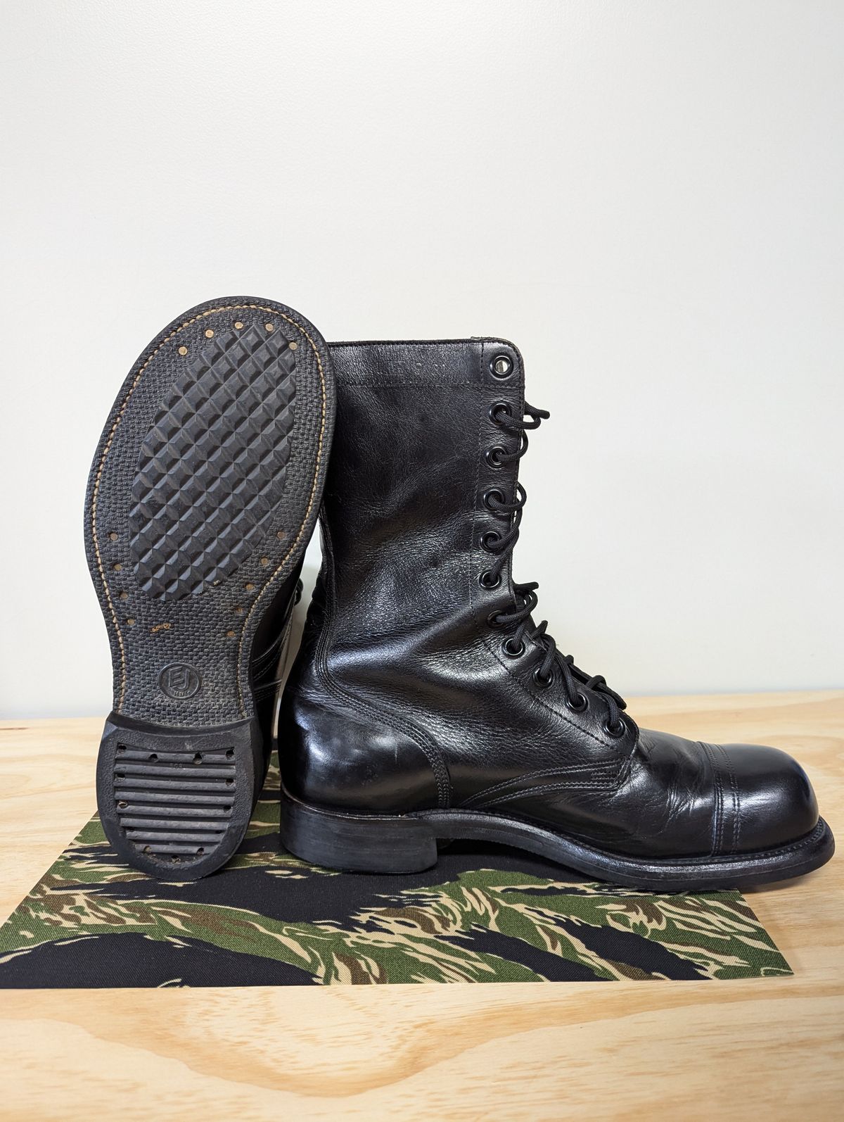 Photo by clefke on August 24, 2024 of the Endicott Johnson US Army Combat Boots (1961) in Black Leather.