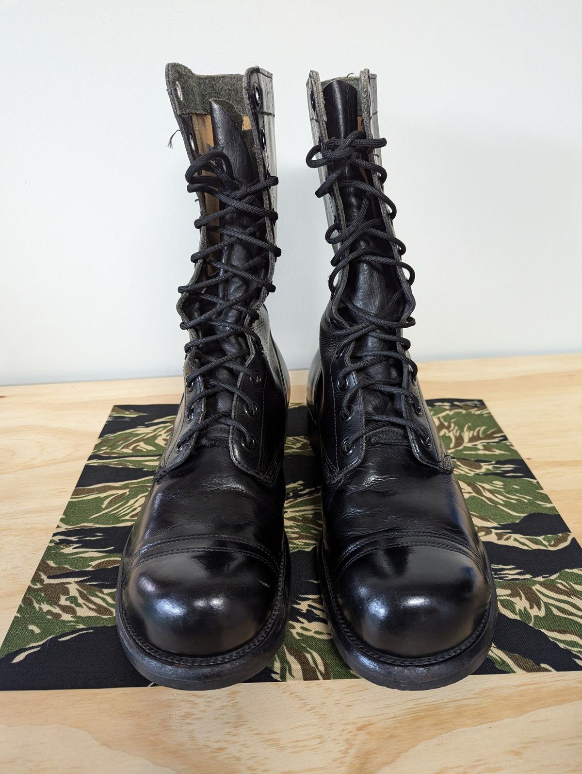 Photo by clefke on August 24, 2024 of the Endicott Johnson US Army Combat Boots (1961) in Black Leather.