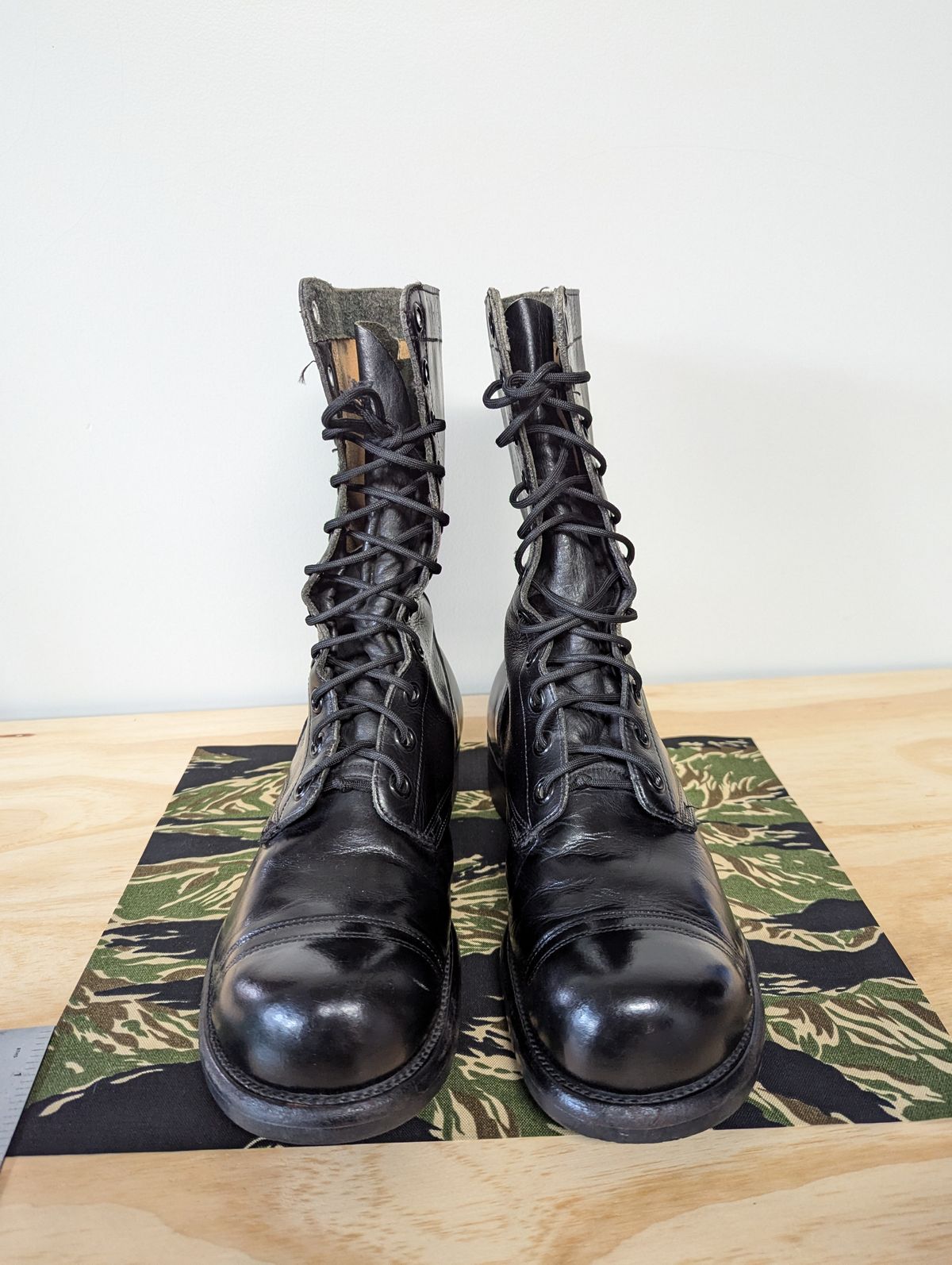 Photo by clefke on August 24, 2024 of the Endicott Johnson US Army Combat Boots (1961) in Black Leather.