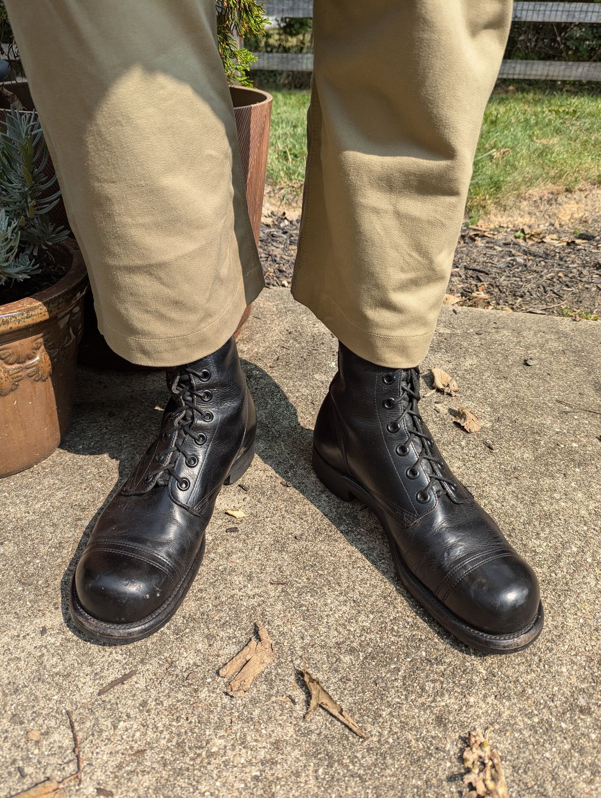 Photo by clefke on September 8, 2024 of the Endicott Johnson US Army Combat Boots (1961) in Black Leather.