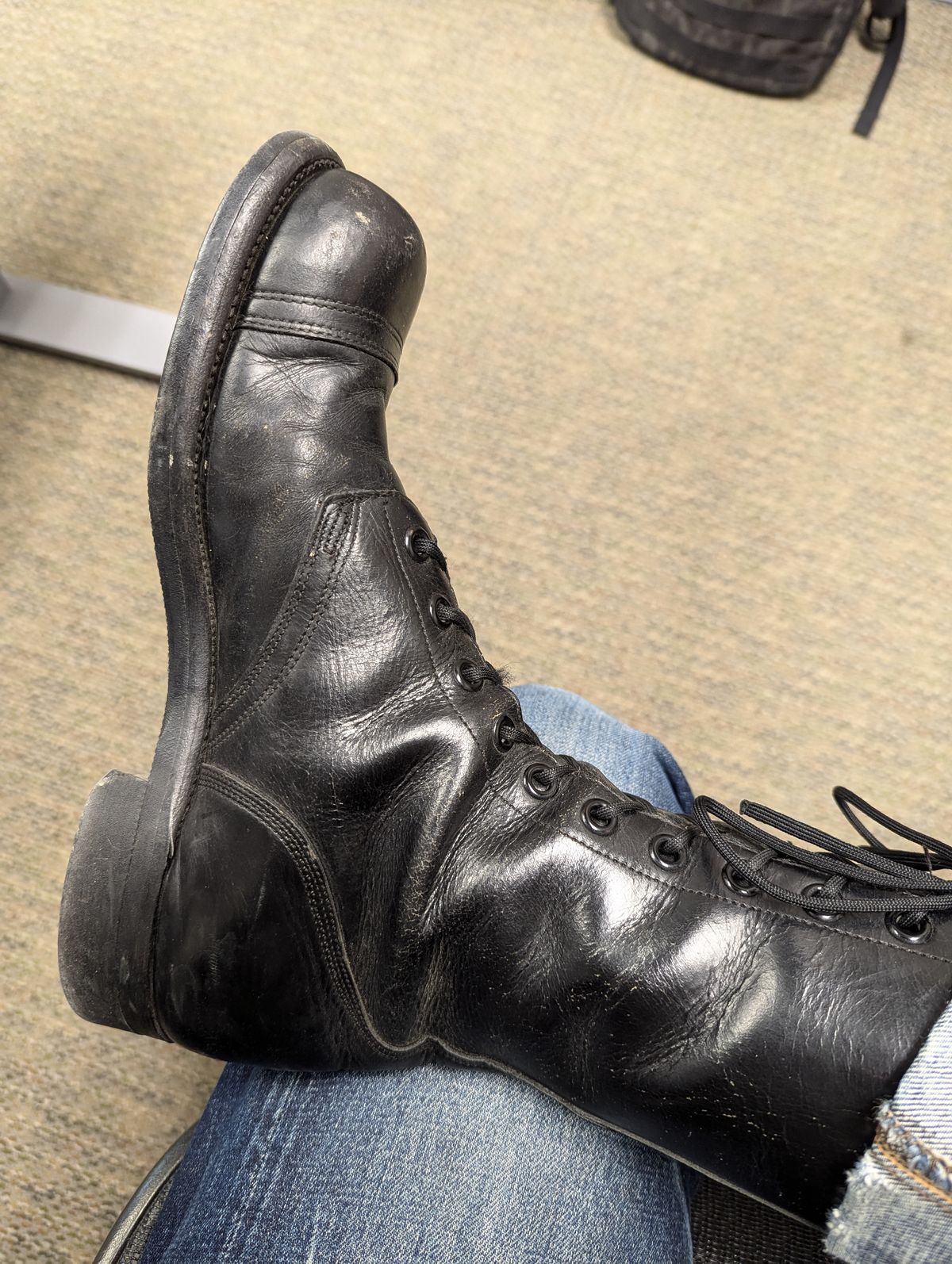 Photo by clefke on October 11, 2024 of the Endicott Johnson US Army Combat Boots (1961) in Black Leather.