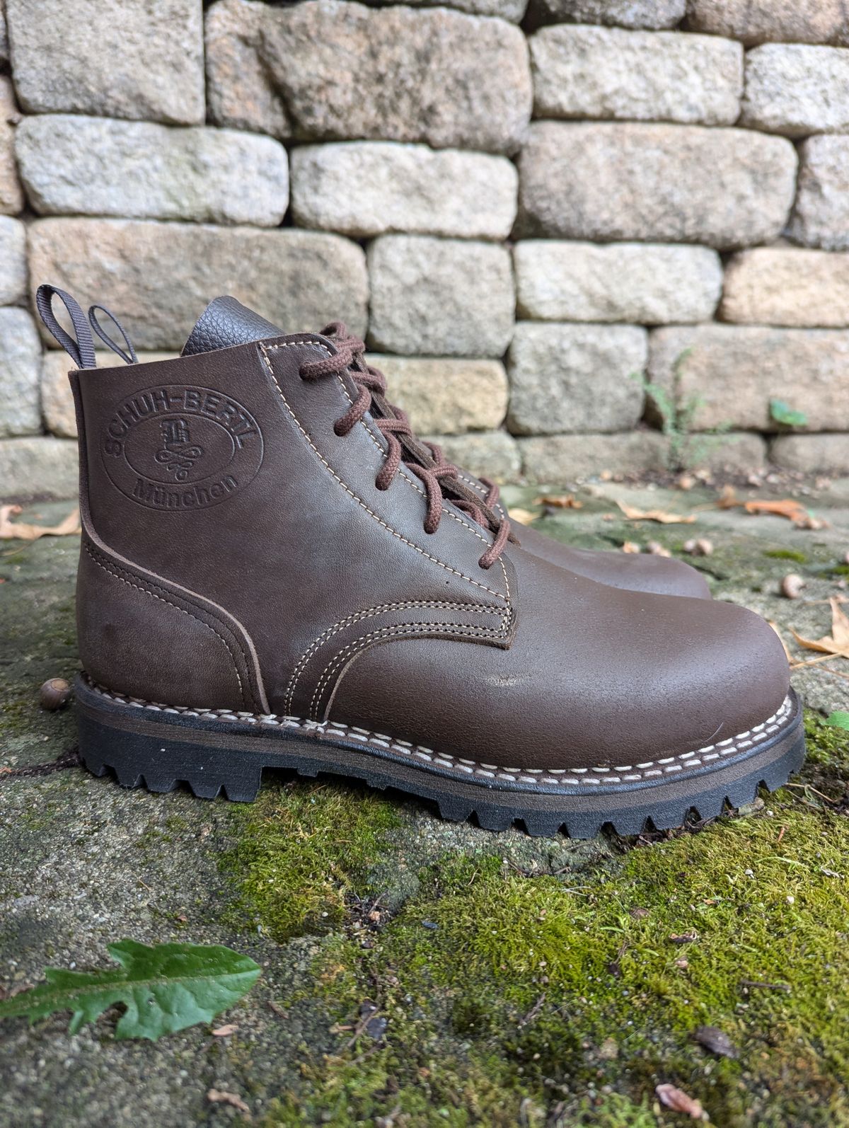 Photo by clefke on September 25, 2024 of the Schuh Bertl Stiefel Classic in Russian Leather.