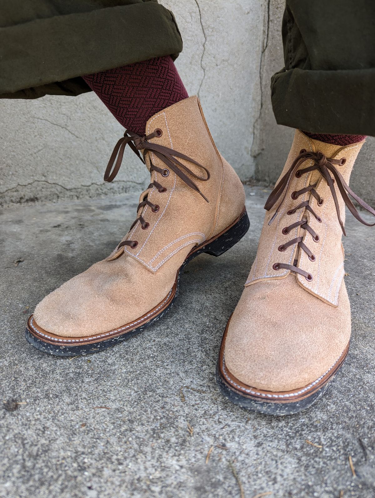 Photo by clefke on March 26, 2023 of the Clinch Yeager Boots in Wickett & Craig Natural Latigo Roughout.