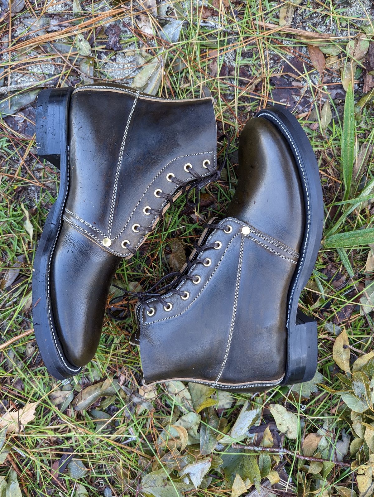Photo by clefke on October 1, 2022 of the Unsung U 22-1 Slog Boot in Wickett & Craig Olive H Latigo.