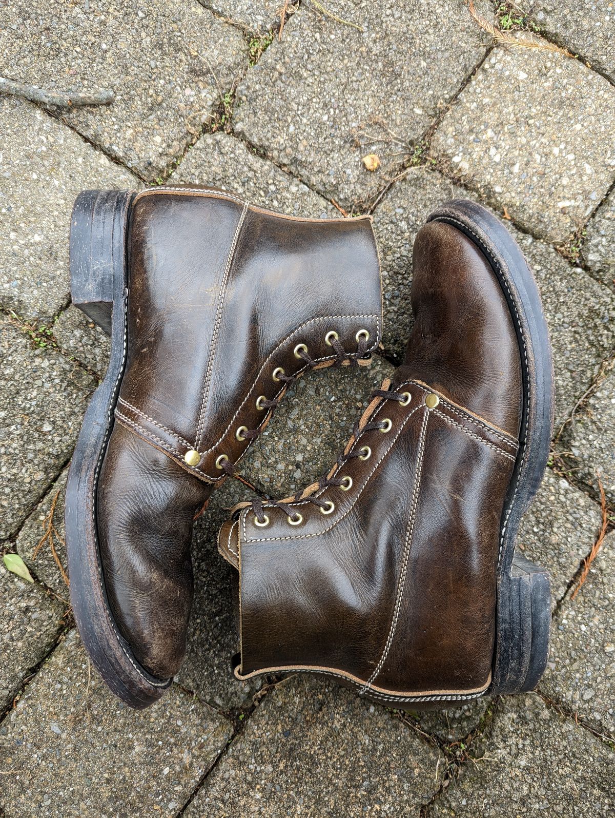 Photo by clefke on December 2, 2022 of the Unsung U 22-1 Slog Boot in Wickett & Craig Olive H Latigo.