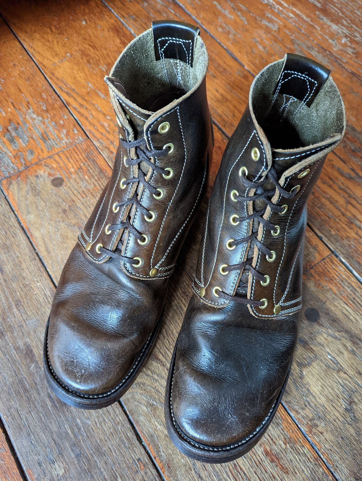 Photo by clefke on December 10, 2022 of the Unsung U 22-1 Slog Boot in Wickett & Craig Olive H Latigo.