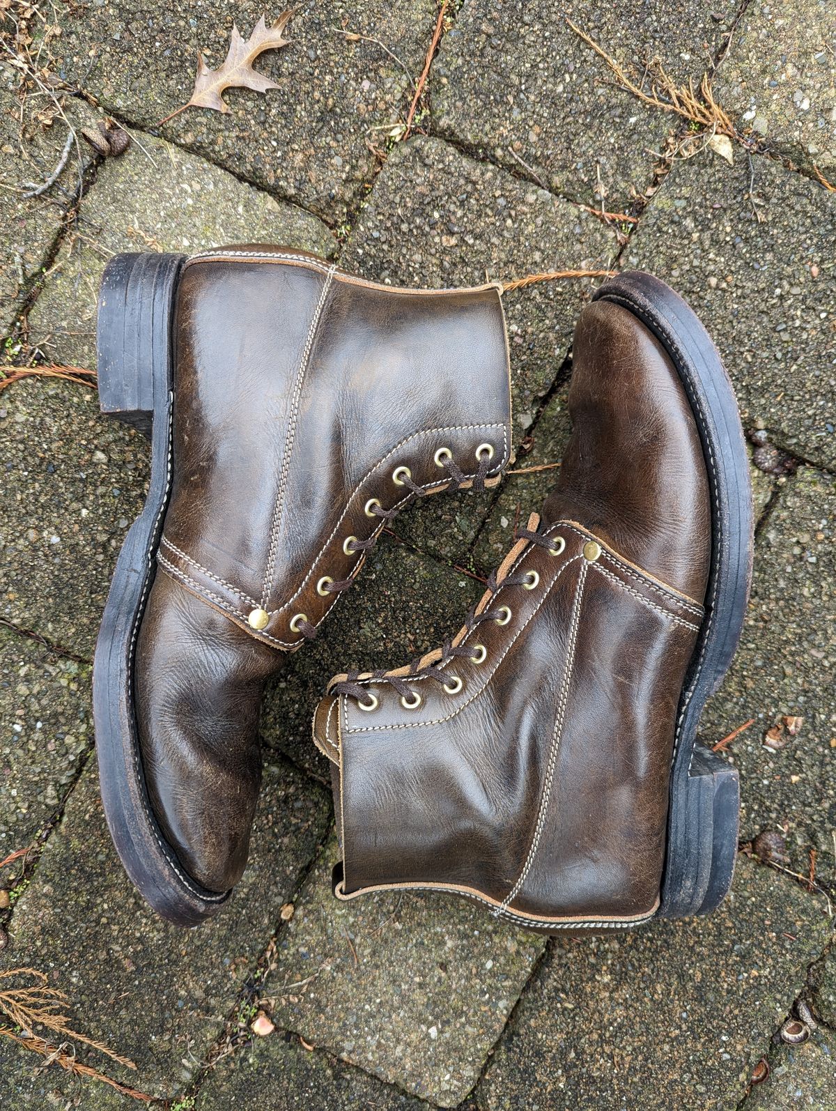 Photo by clefke on January 1, 2023 of the Unsung U 22-1 Slog Boot in Wickett & Craig Olive H Latigo.