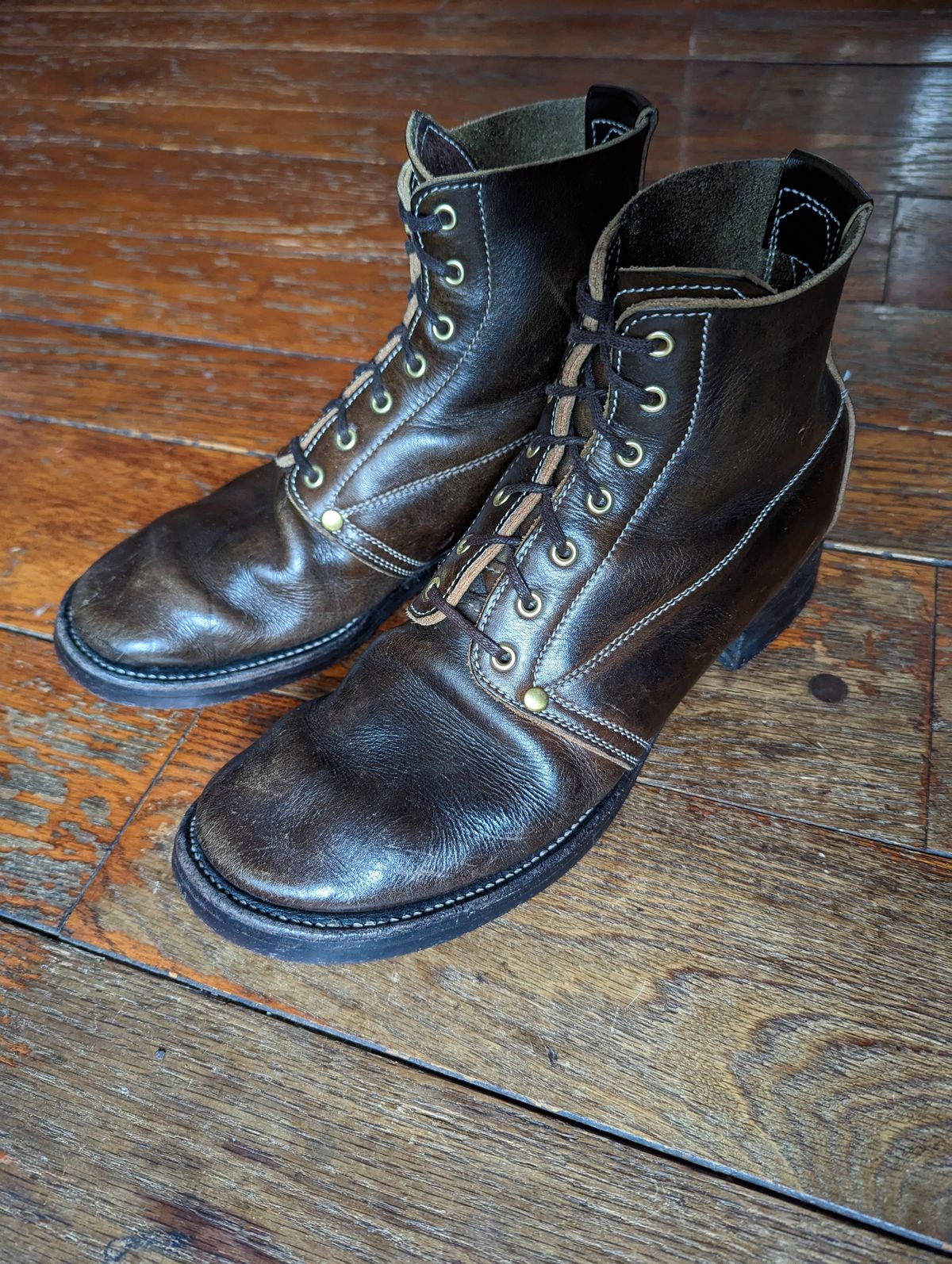 Photo by clefke on January 3, 2023 of the Unsung U 22-1 Slog Boot in Wickett & Craig Olive H Latigo.