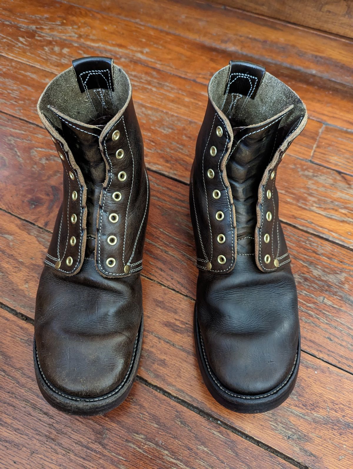 Photo by clefke on February 5, 2023 of the Unsung U 22-1 Slog Boot in Wickett & Craig Olive H Latigo.