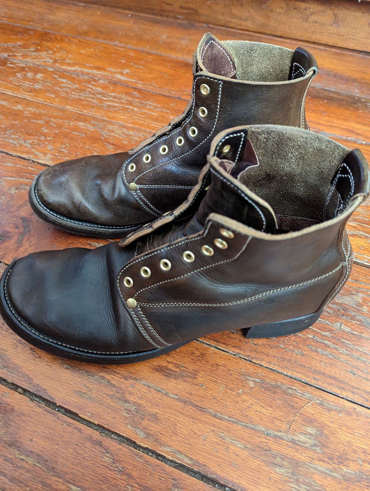 Photo by clefke on February 5, 2023 of the Unsung U 22-1 Slog Boot in Wickett & Craig Olive H Latigo.