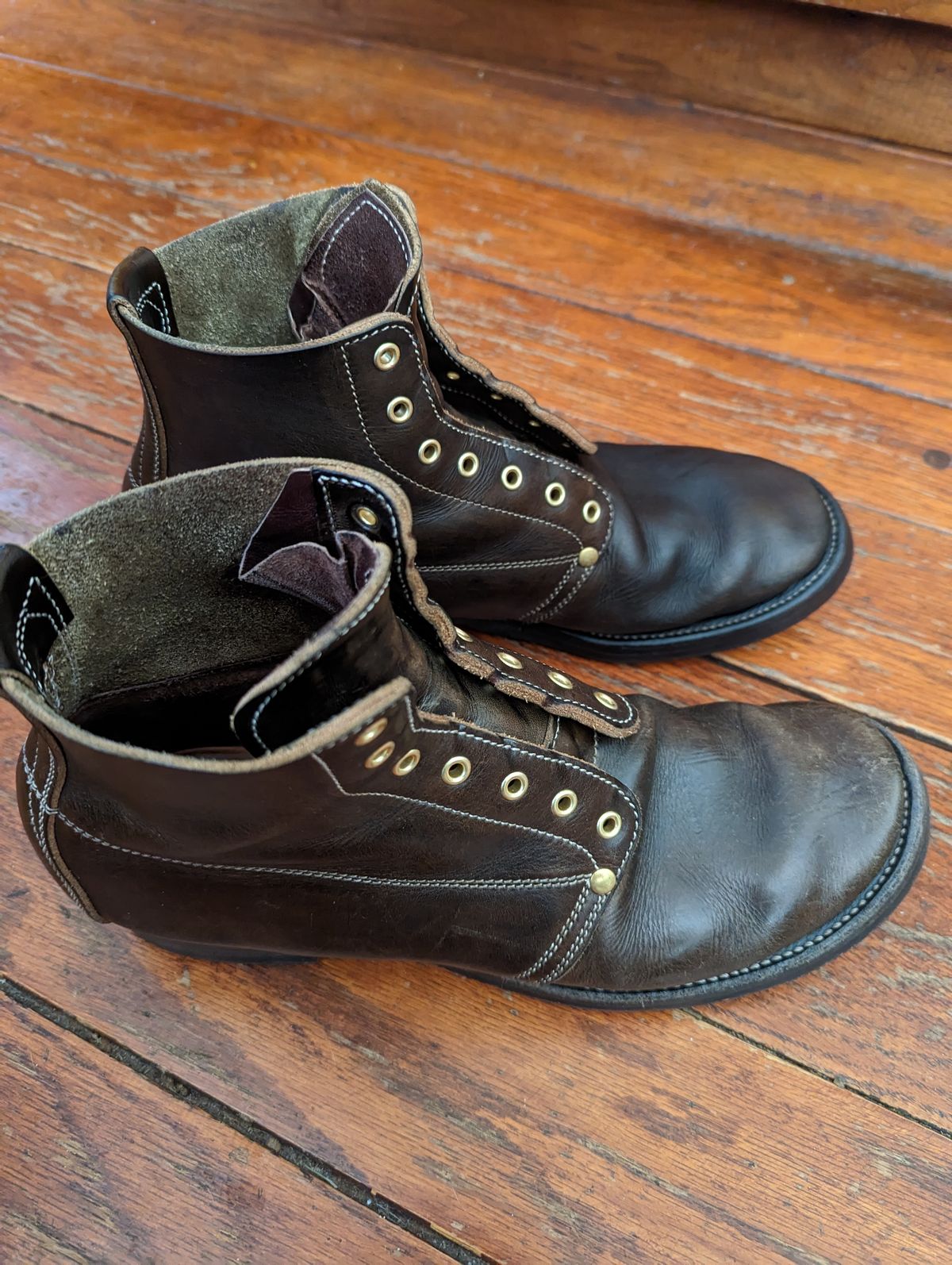 Photo by clefke on February 5, 2023 of the Unsung U 22-1 Slog Boot in Wickett & Craig Olive H Latigo.