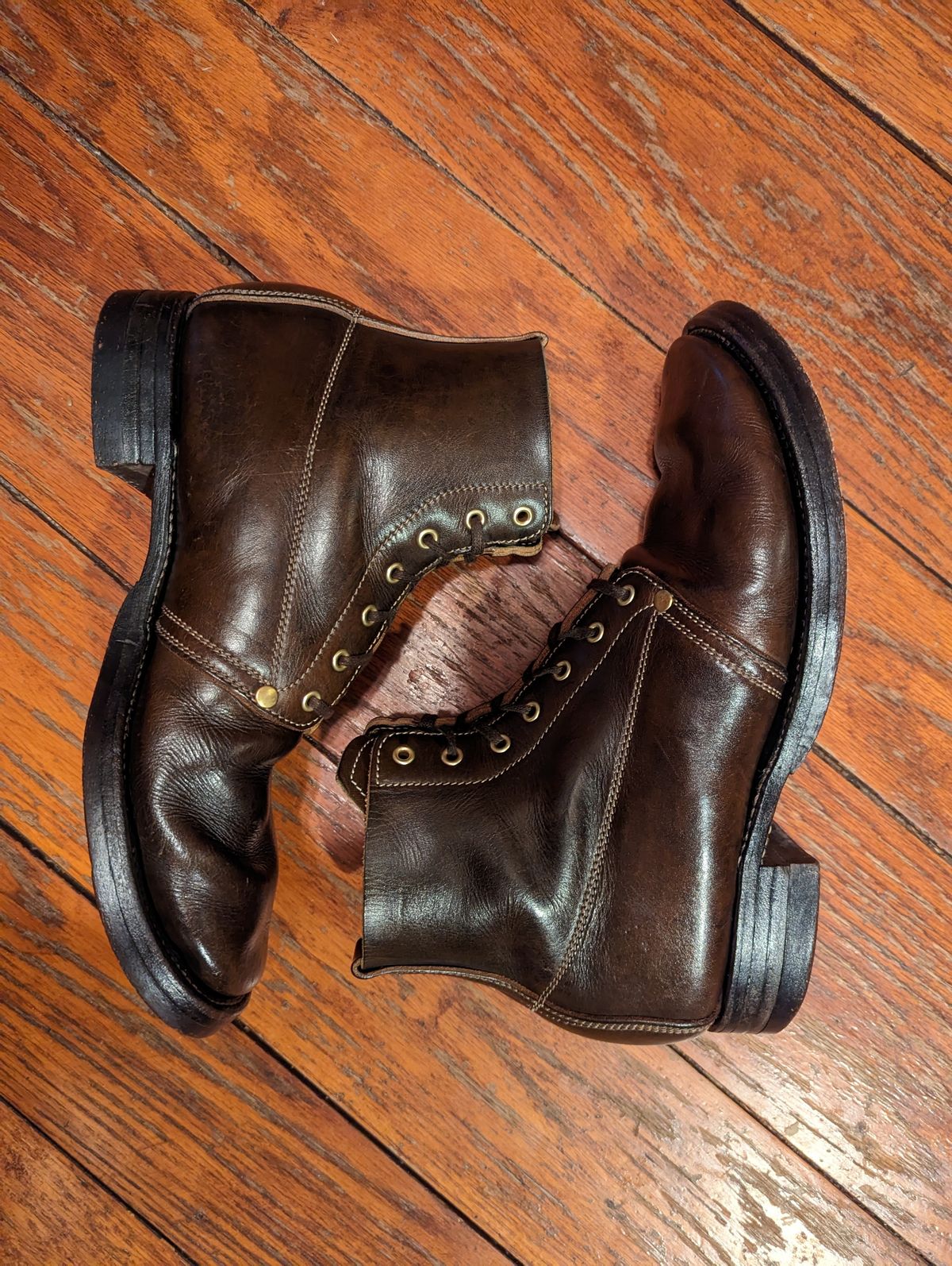 Photo by clefke on February 6, 2023 of the Unsung U 22-1 Slog Boot in Wickett & Craig Olive H Latigo.