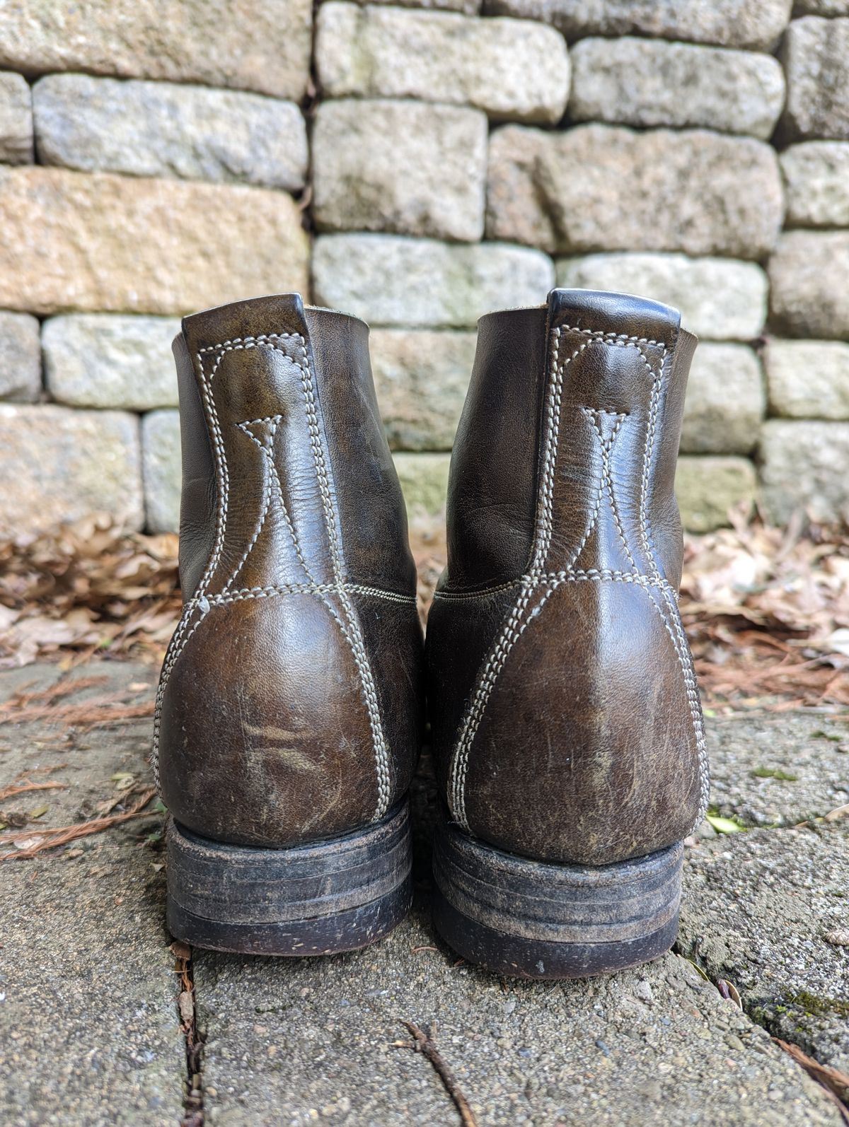Photo by clefke on April 2, 2023 of the Unsung U 22-1 Slog Boot in Wickett & Craig Olive H Latigo.