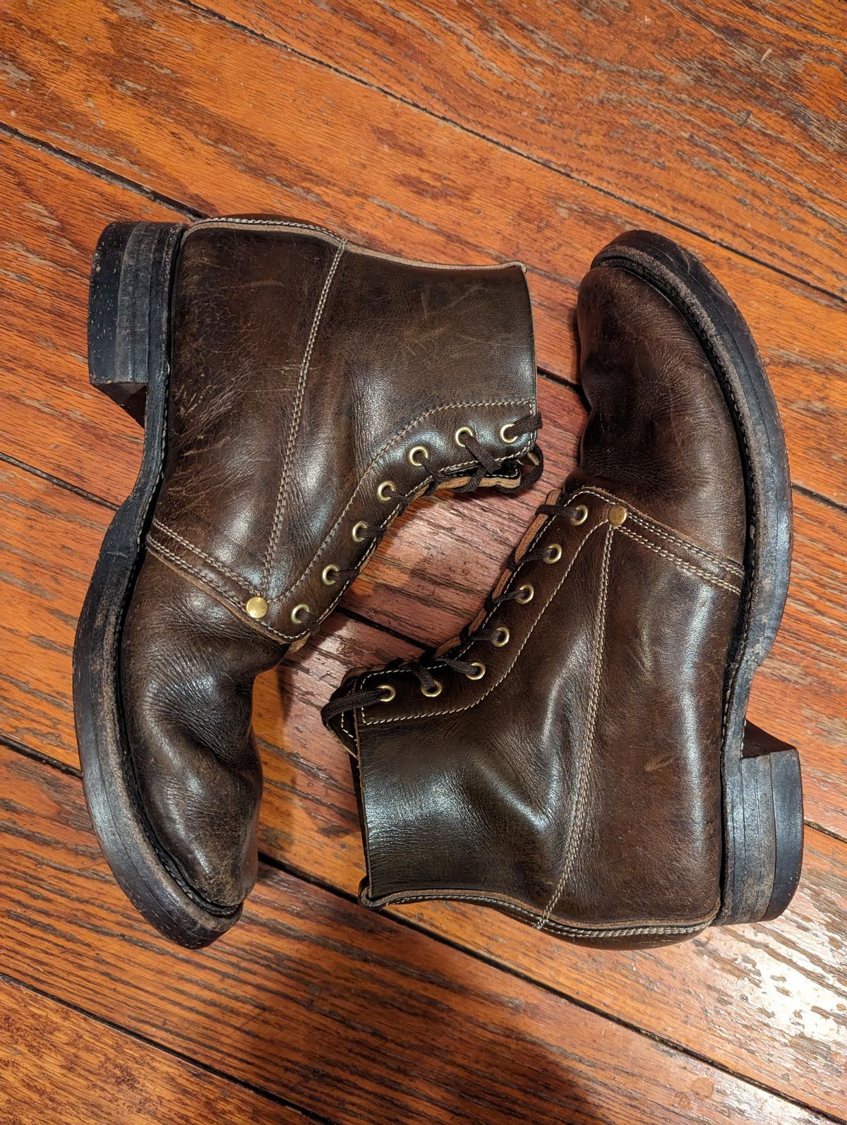 Photo by clefke on April 3, 2023 of the Unsung U 22-1 Slog Boot in Wickett & Craig Olive H Latigo.