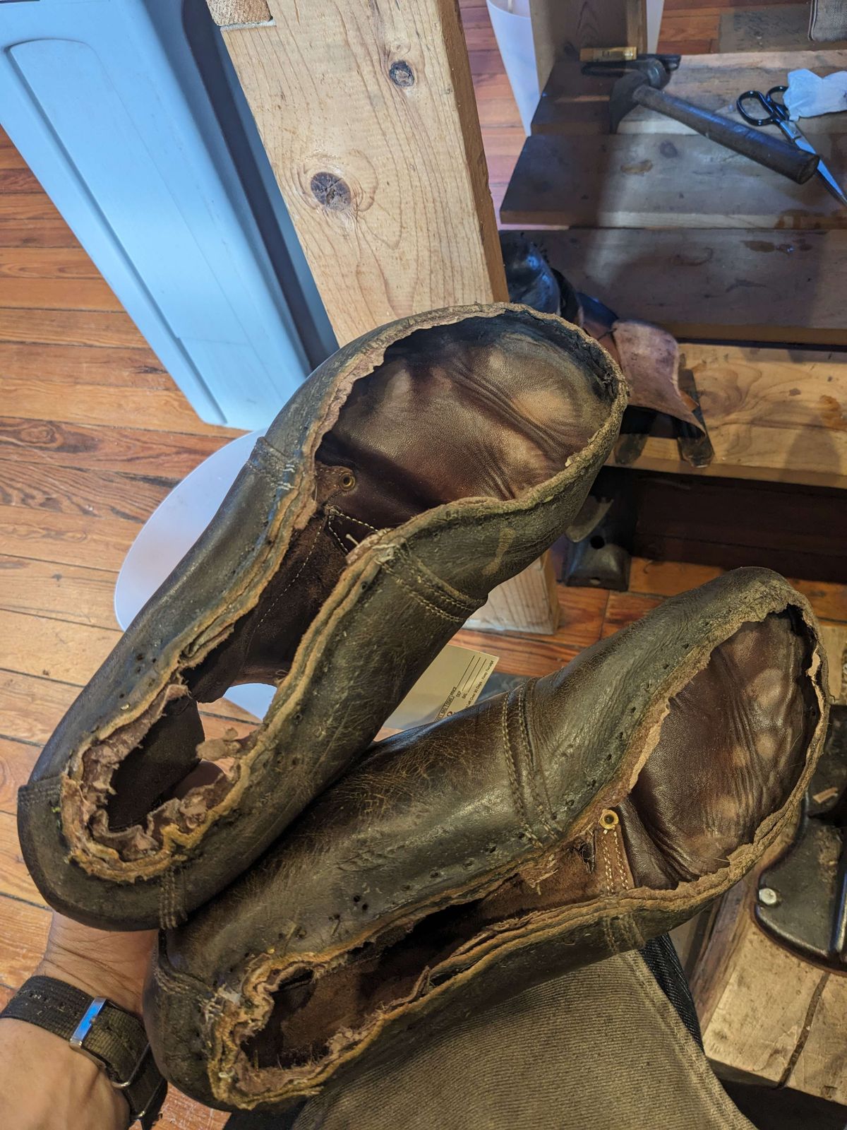 Photo by clefke on January 18, 2024 of the Unsung U 22-1 Slog Boot in Wickett & Craig Olive H Latigo.