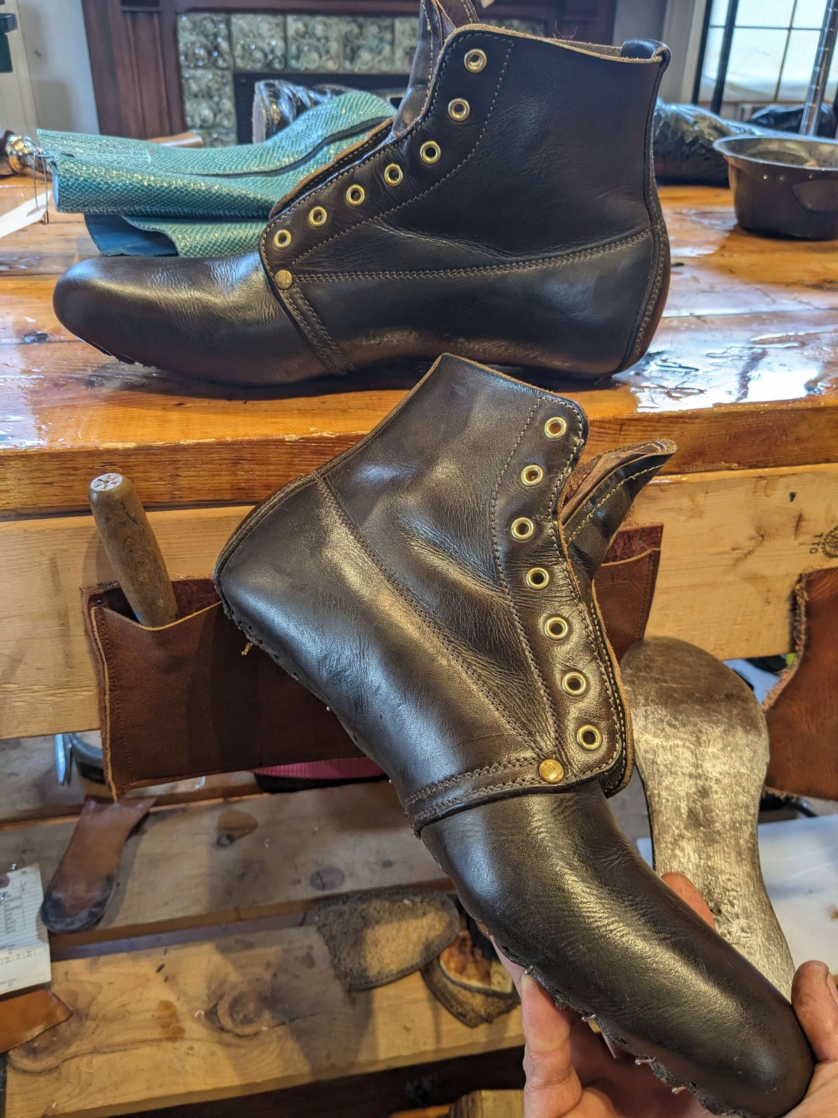 Photo by clefke on January 31, 2024 of the Unsung U 22-1 Slog Boot in Wickett & Craig Olive H Latigo.