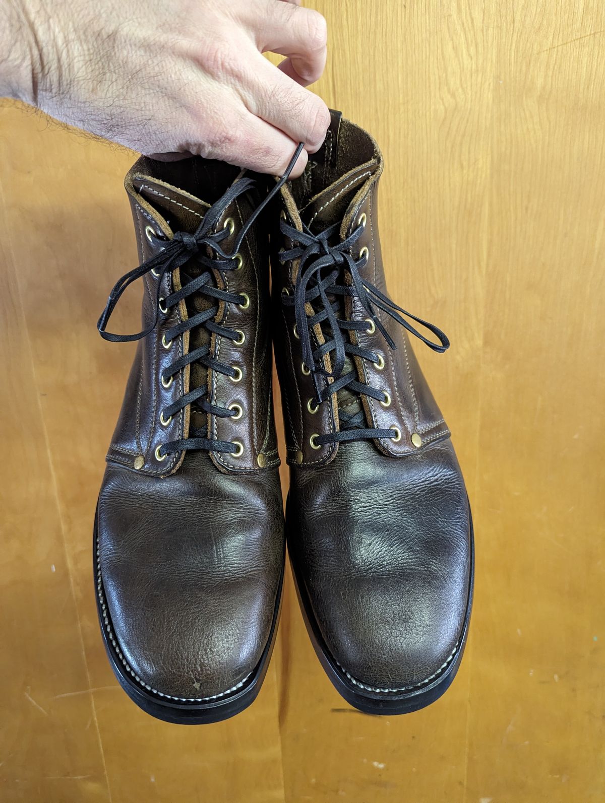 Photo by clefke on February 7, 2024 of the Unsung U 22-1 Slog Boot in Wickett & Craig Olive H Latigo.