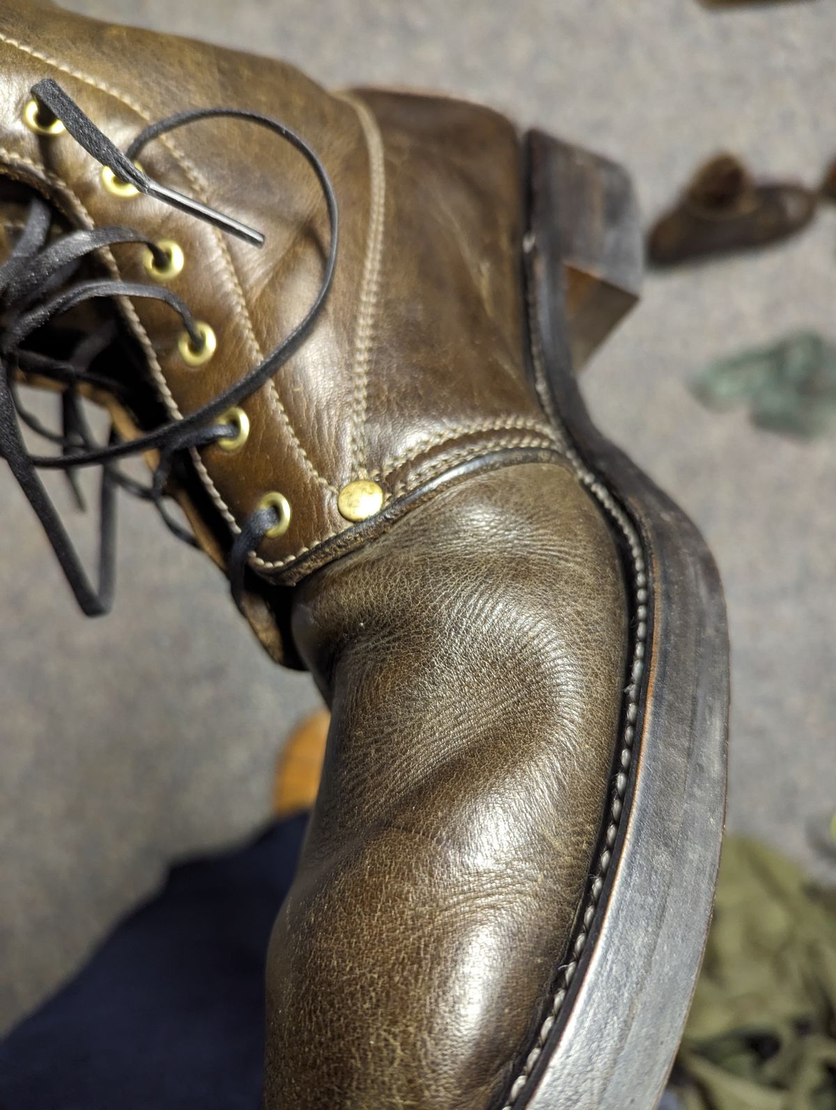 Photo by clefke on February 16, 2024 of the Unsung U 22-1 Slog Boot in Wickett & Craig Olive H Latigo.