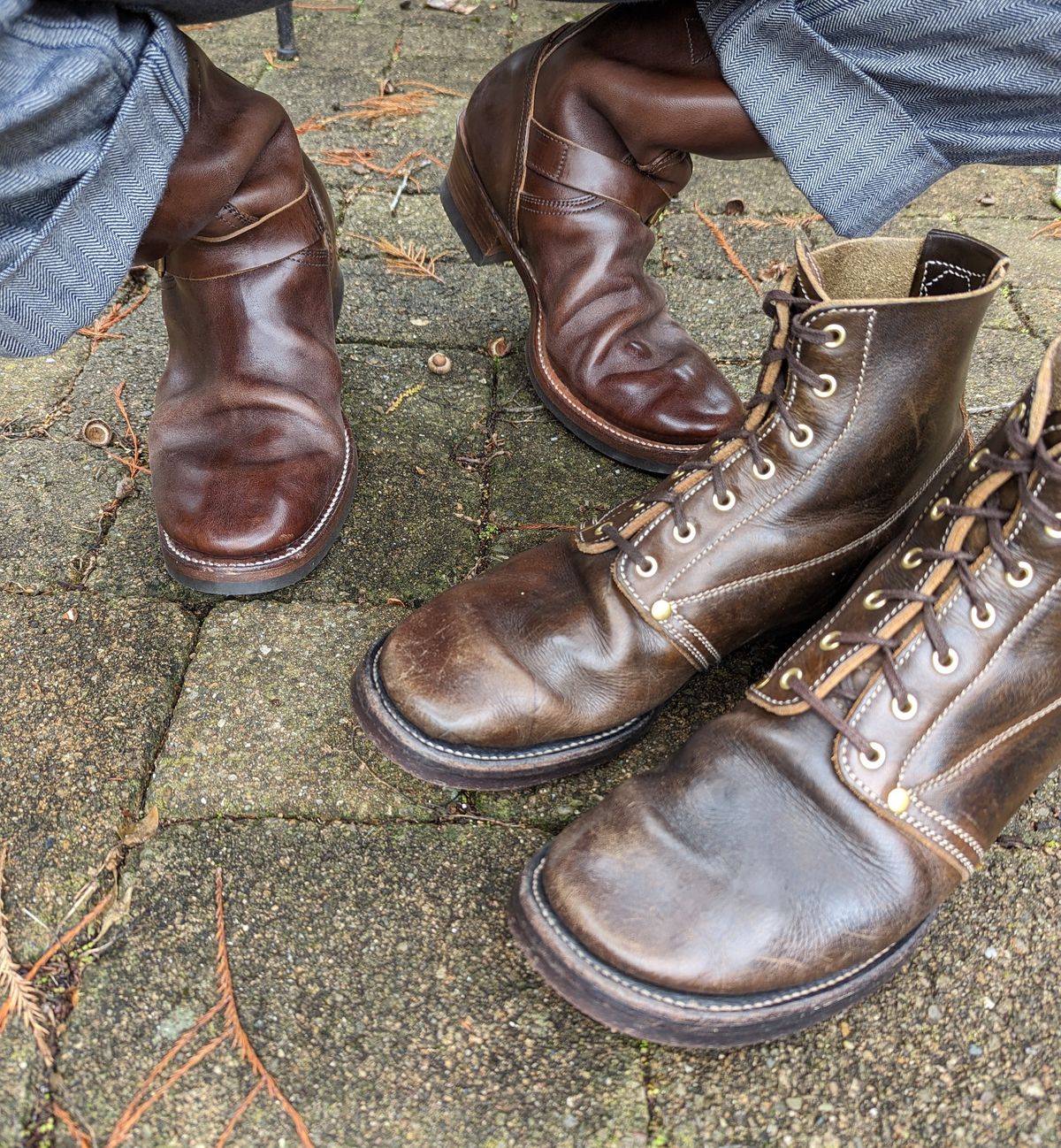 Photo by clefke on January 1, 2023 of the Clinch Engineer Boots 11-Inch Height in Brown-Overdyed Horsebutt.