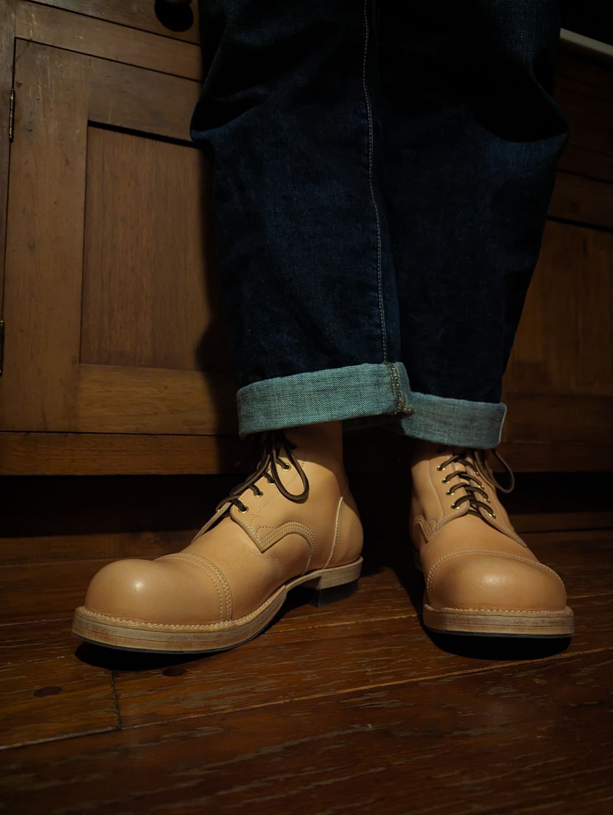 Photo by clefke on October 13, 2023 of the M.F. Boot Co Service Boot in Sepici Tumbled Waxed Natural Veg Tan.