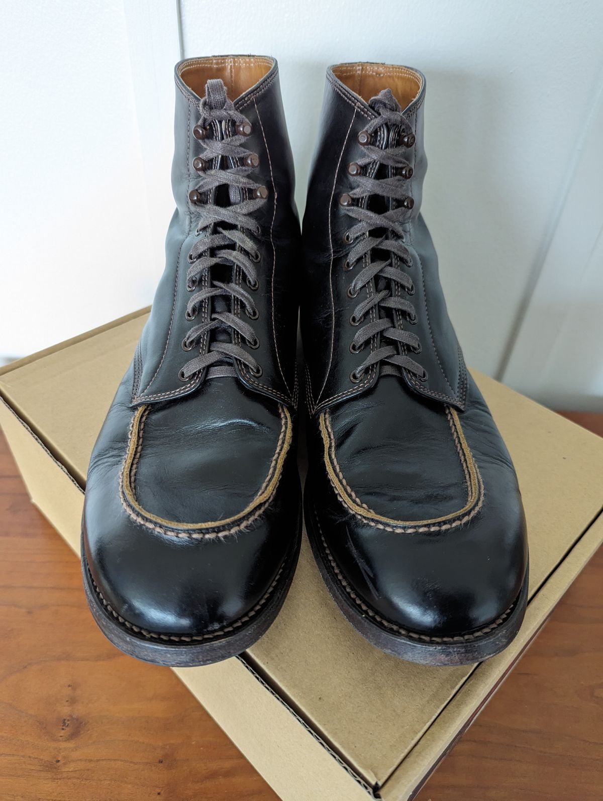 Photo by clefke on March 9, 2024 of the The 2 Monkeys Sportif Boots in Du Puy Patina Crust "Dyeable" French Calf.