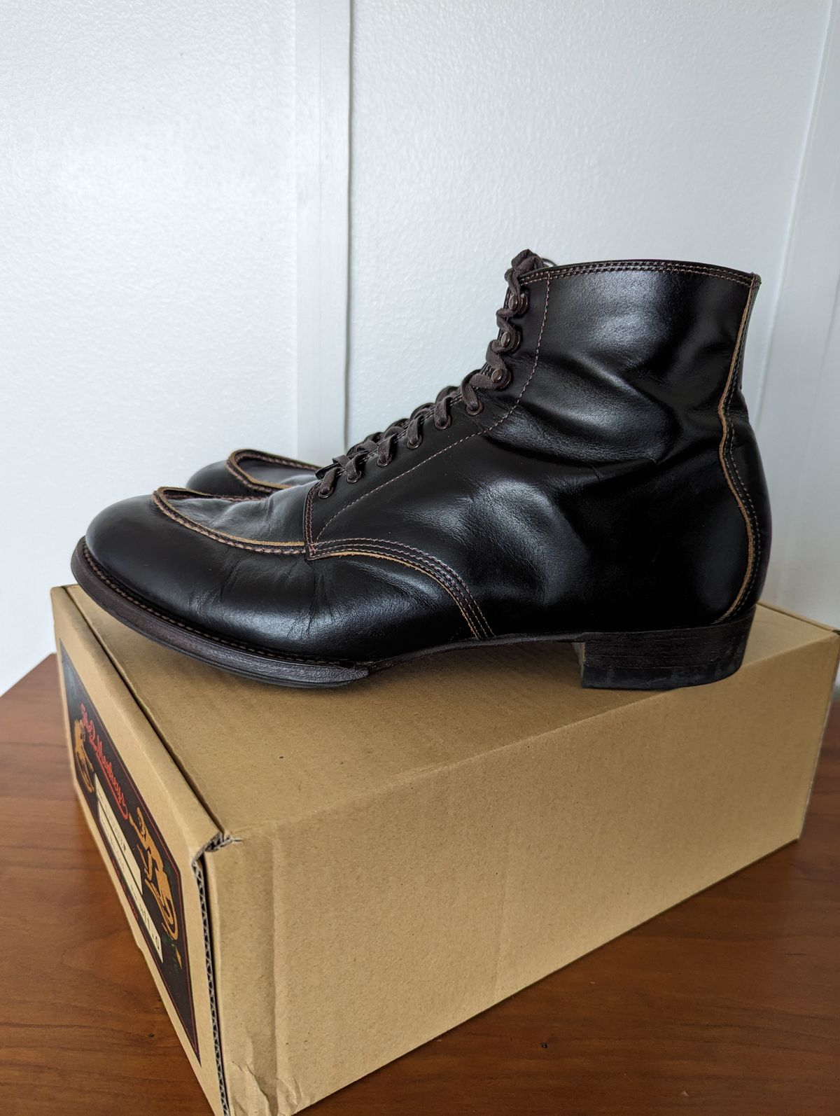 Photo by clefke on March 9, 2024 of the The 2 Monkeys Sportif Boots in Du Puy Patina Crust "Dyeable" French Calf.