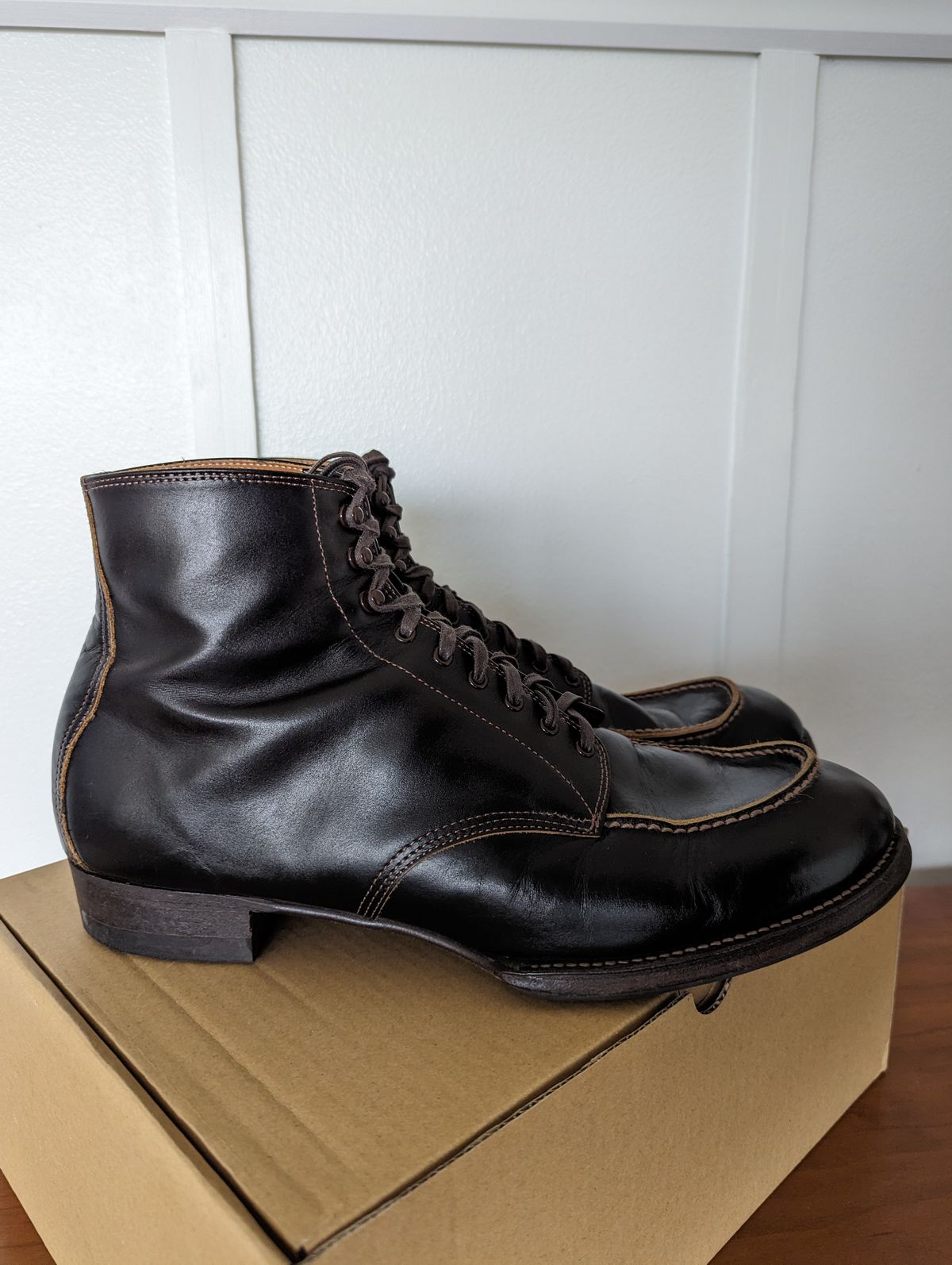 Photo by clefke on March 9, 2024 of the The 2 Monkeys Sportif Boots in Du Puy Patina Crust "Dyeable" French Calf.