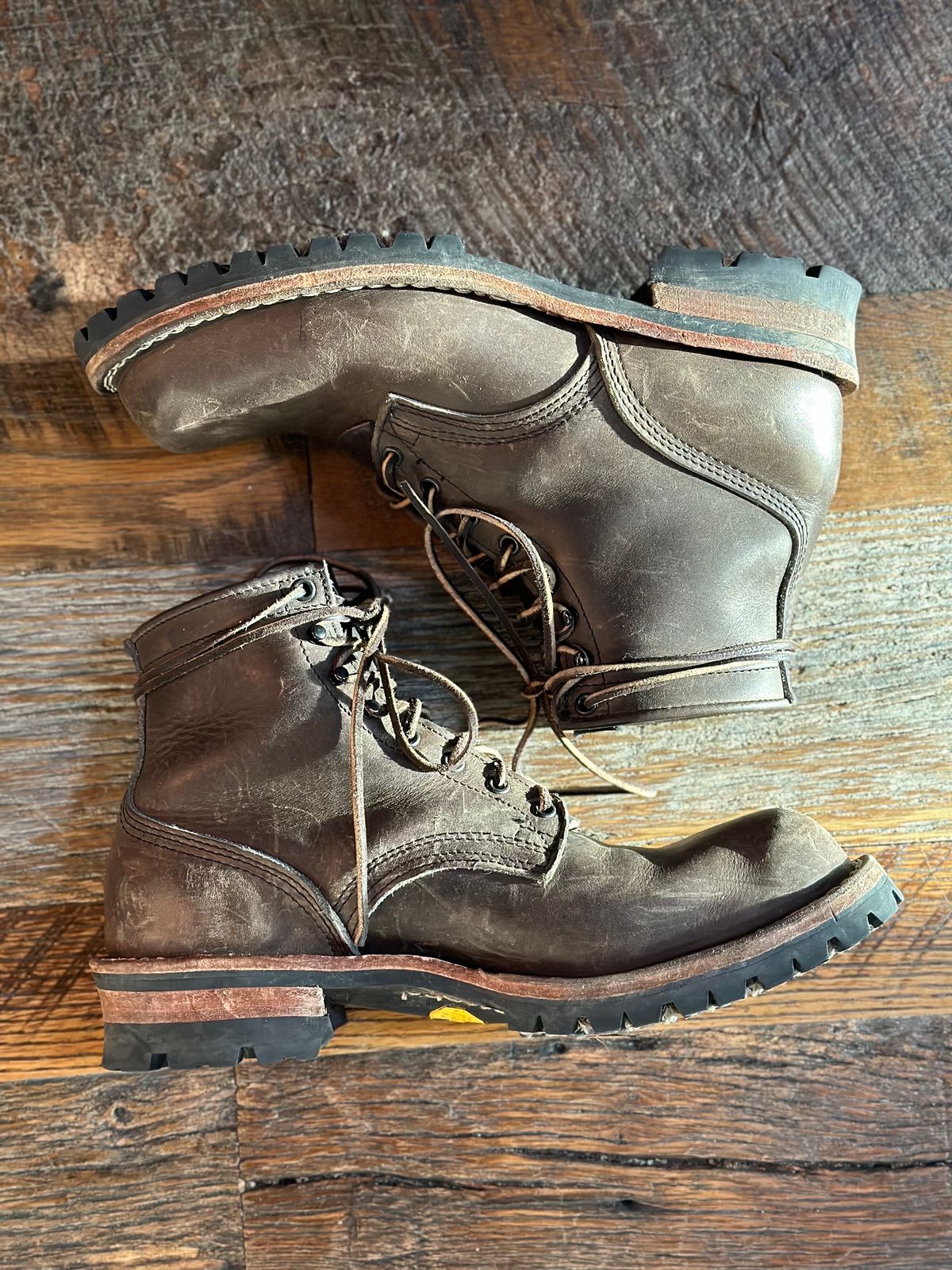 Photo by GDub on November 1, 2023 of the Nicks MTO in Horween Charcoal Cypress.