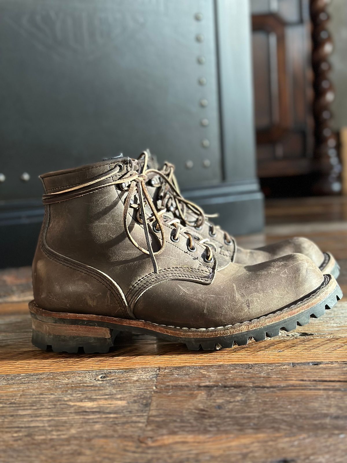 Photo by GDub on November 1, 2023 of the Nicks MTO in Horween Charcoal Cypress.