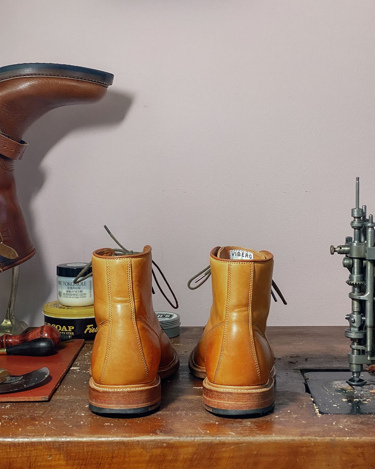 Photo by sixtyreid on November 2, 2022 of the Viberg Officer Boot in Shinki Camel Latigo Horsehide.