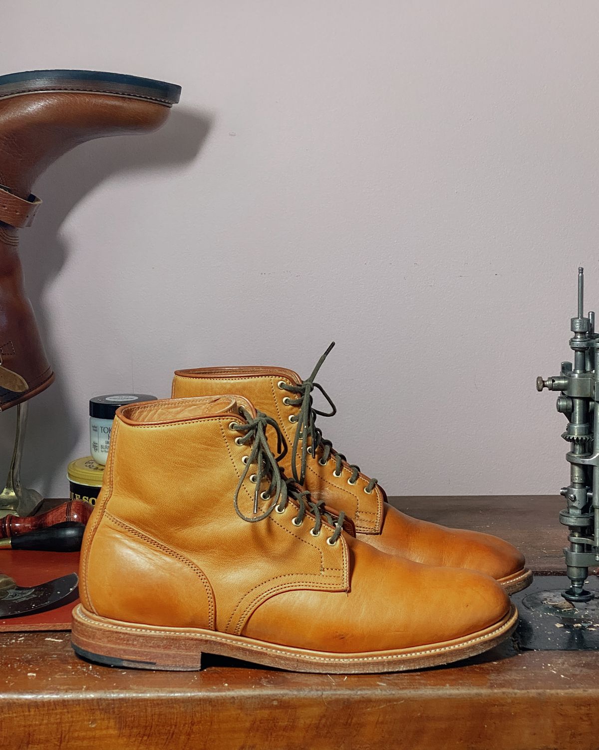 Photo by sixtyreid on November 2, 2022 of the Viberg Officer Boot in Shinki Camel Latigo Horsehide.