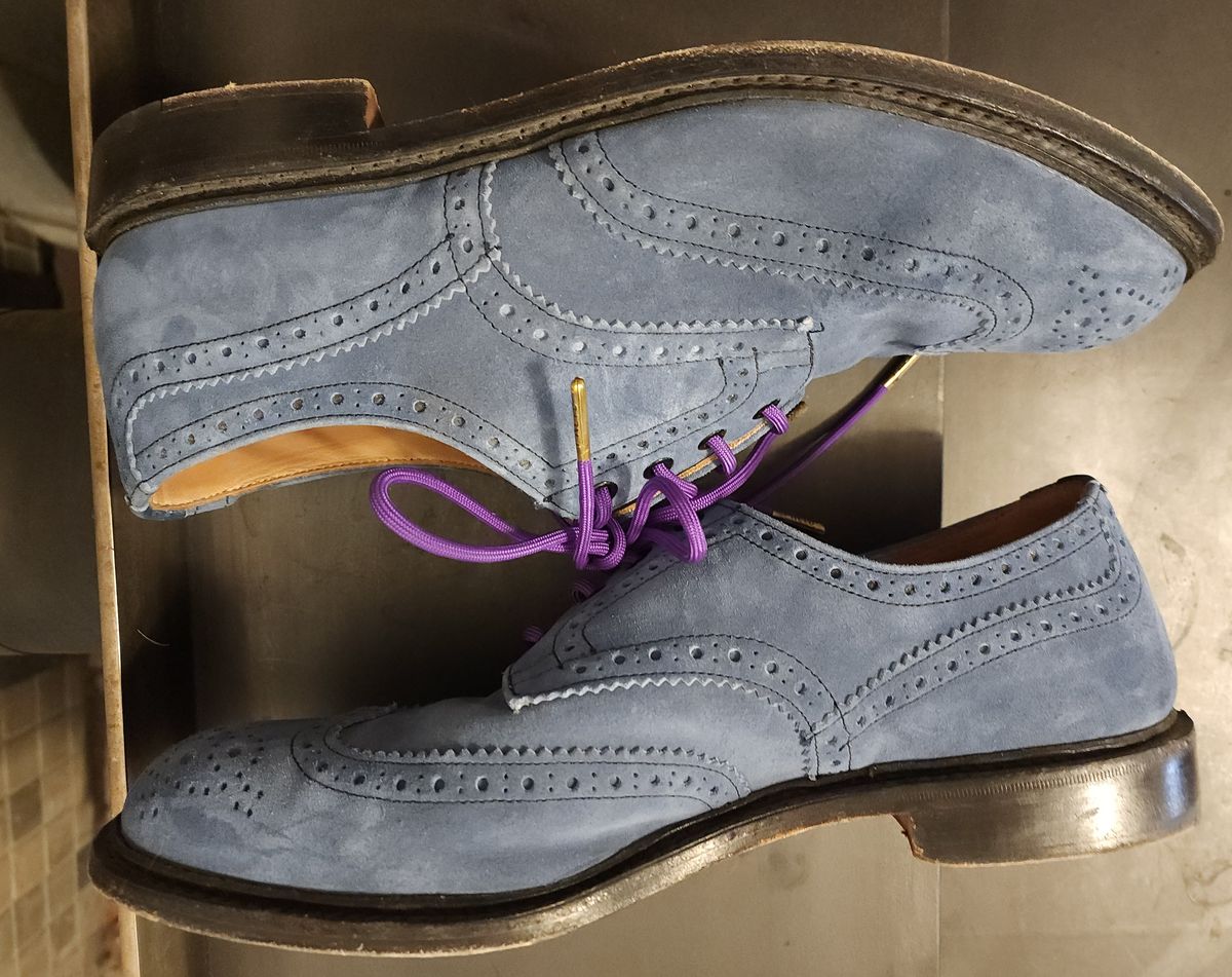 Photo by PrimordialOohs on November 2, 2022 of the Tricker's Bourton Country Shoe in Zonta Indigo Castorino Suede.